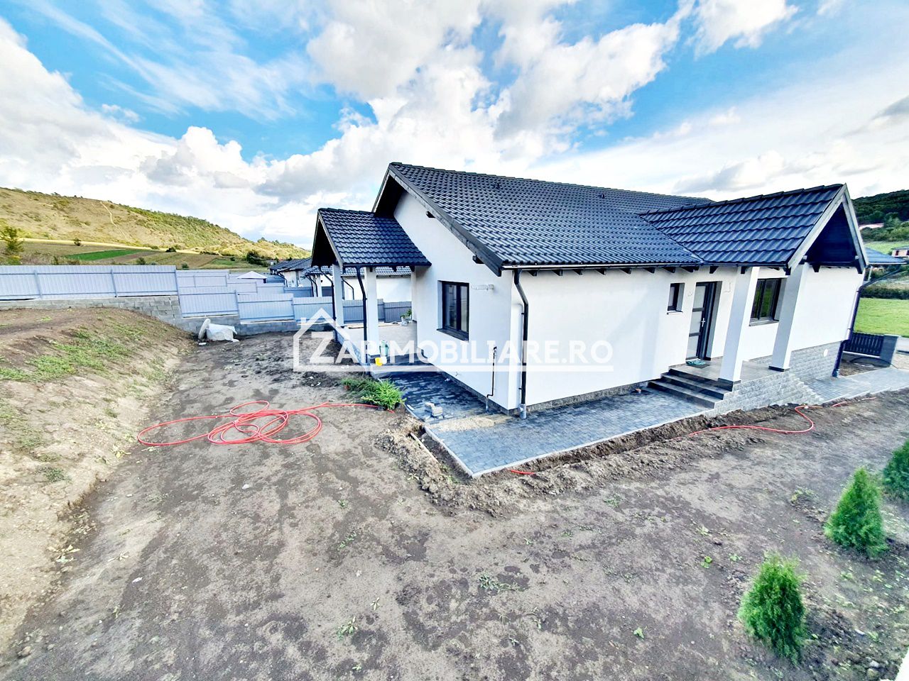 Casă la cheie pe 1 nivel 4cam. 2 bai,1 dresing 650 mp. teren — fotografia 7