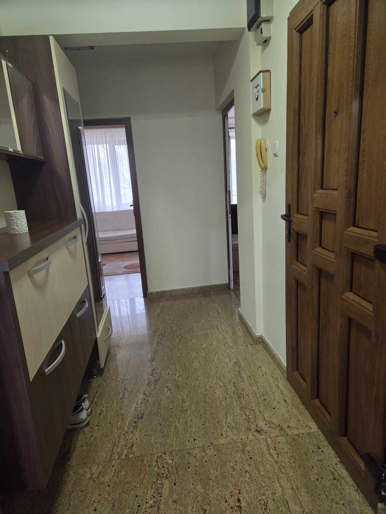 Apartament 2 camere decomandat-zona Spitalul Judetean-125.500 euro neg — fotografia 10