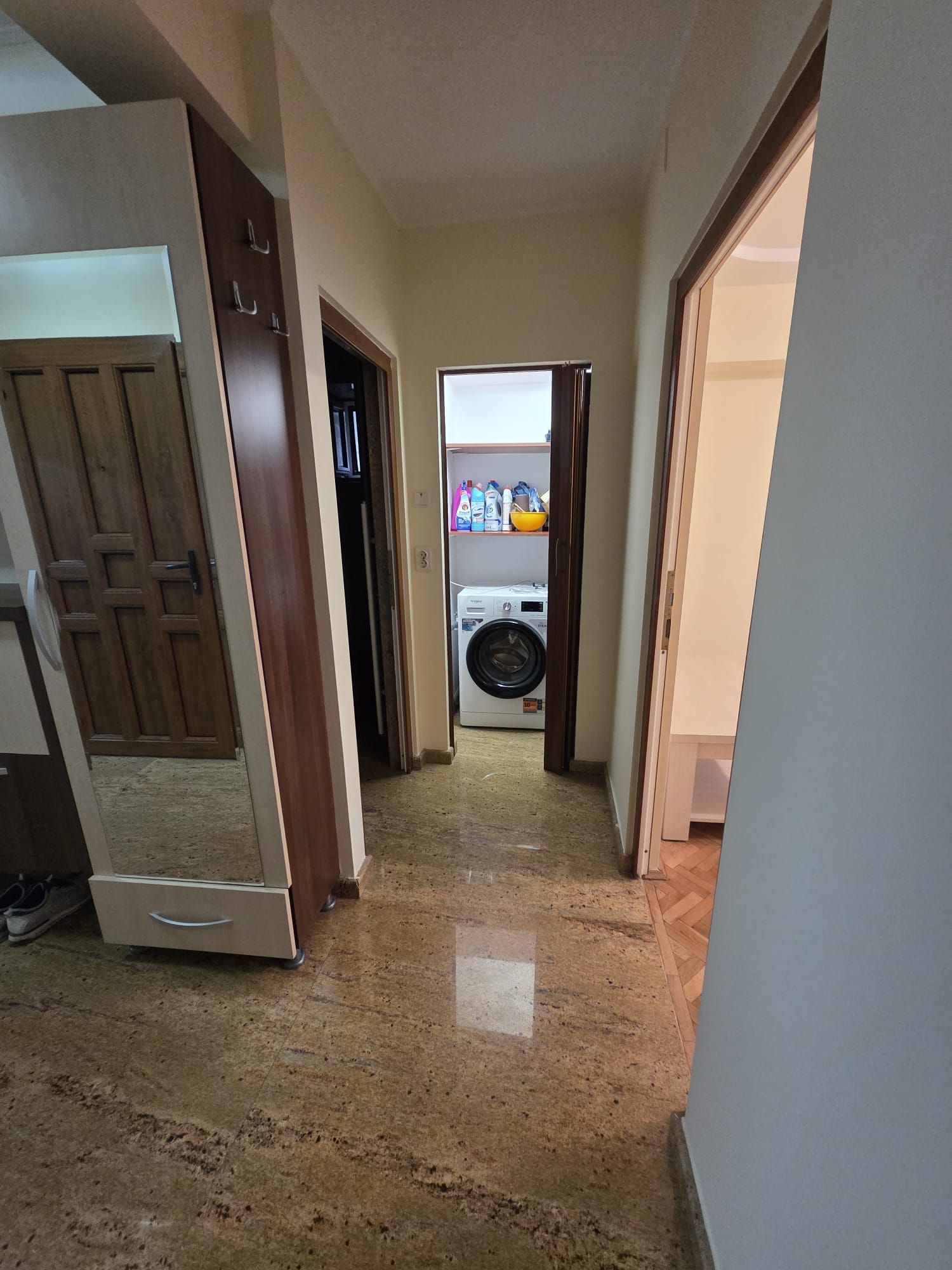 Apartament 2 camere decomandat-zona Spitalul Judetean-125.500 euro neg — fotografia 13