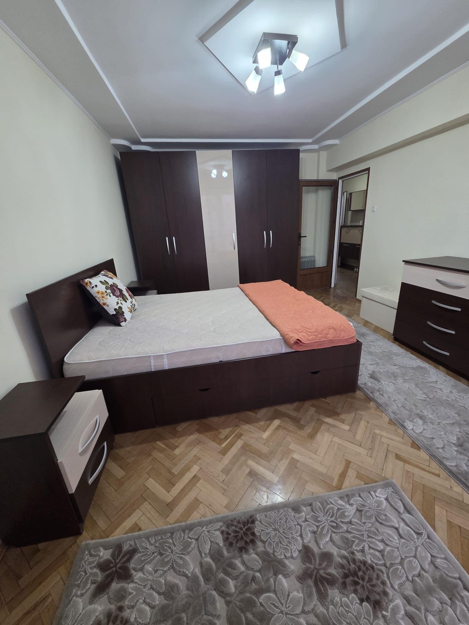 Apartament 2 camere decomandat-zona Spitalul Judetean-125.500 euro neg — fotografia 14