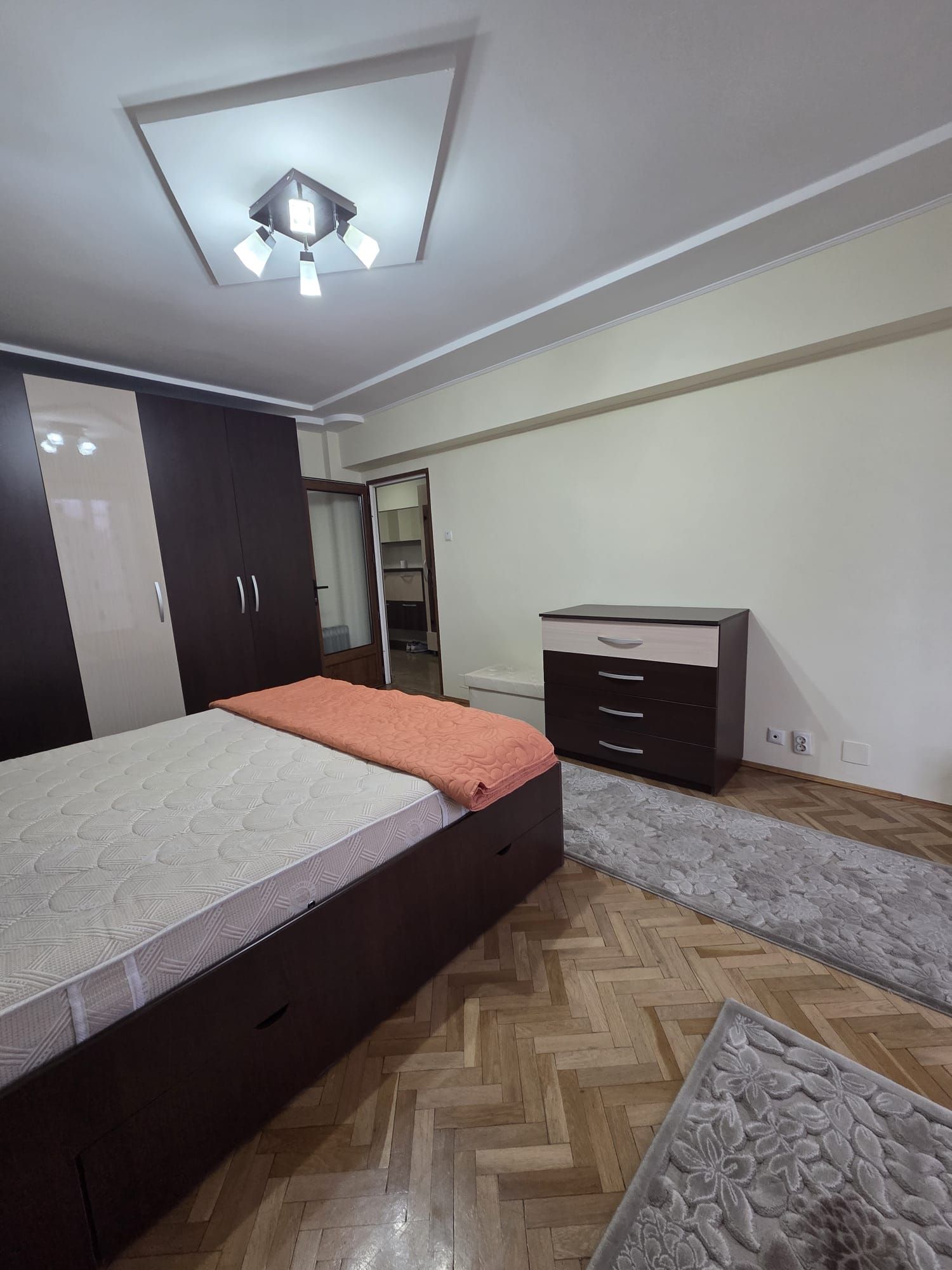 Apartament 2 camere decomandat-zona Spitalul Judetean-125.500 euro neg — fotografia 15