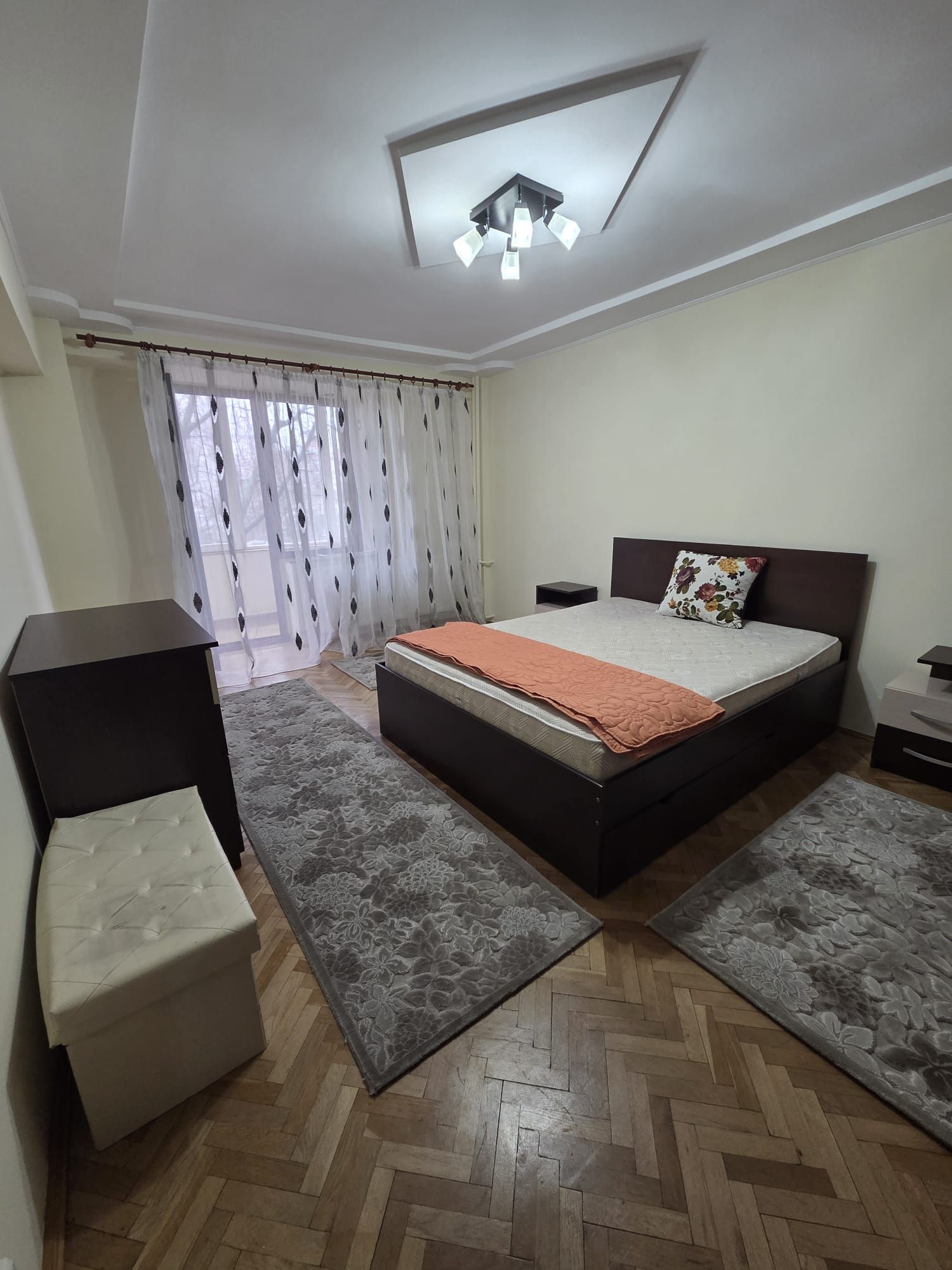 Apartament 2 camere decomandat-zona Spitalul Judetean-125.500 euro neg — fotografia 3