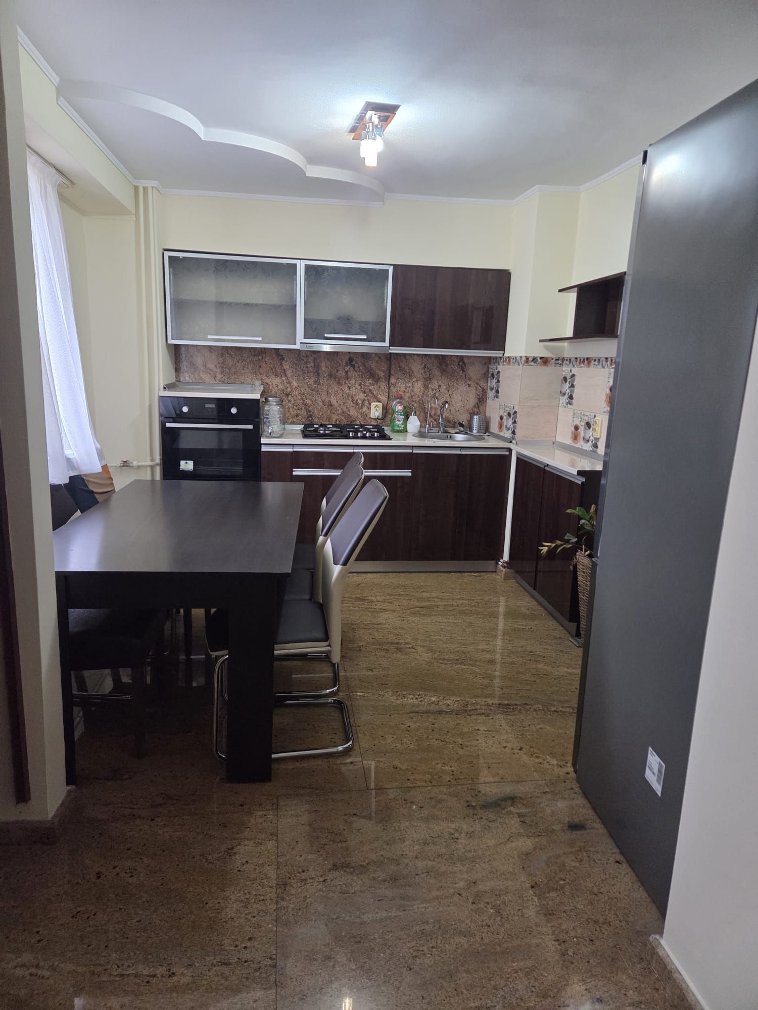 Apartament 2 camere decomandat-zona Spitalul Judetean-125.500 euro neg — fotografia 7