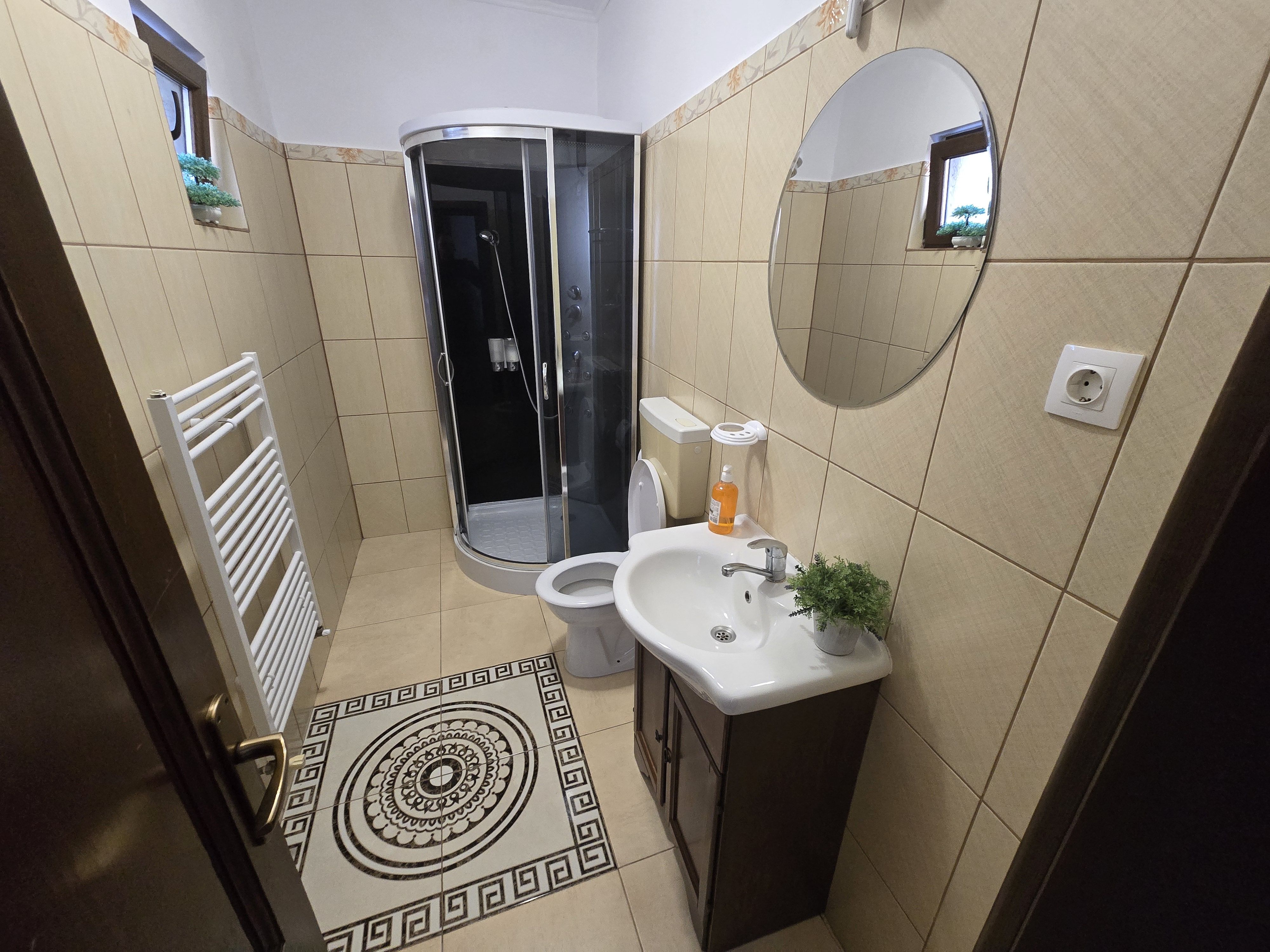 Restaurant 90 persoane+terasă 120 persoane,posibili asociere — fotografia 13