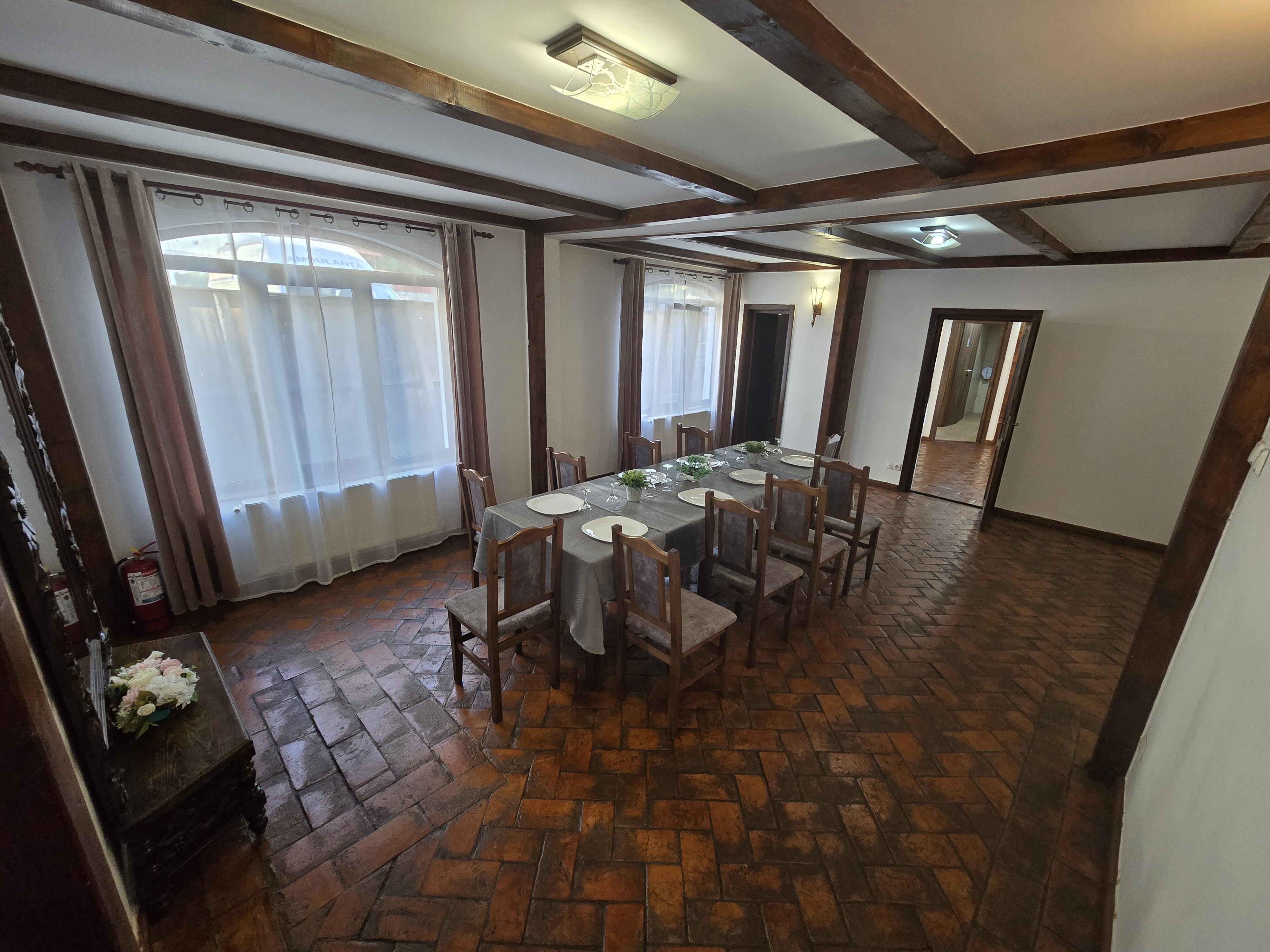 Restaurant 90 persoane+terasă 120 persoane,posibili asociere — fotografia 15