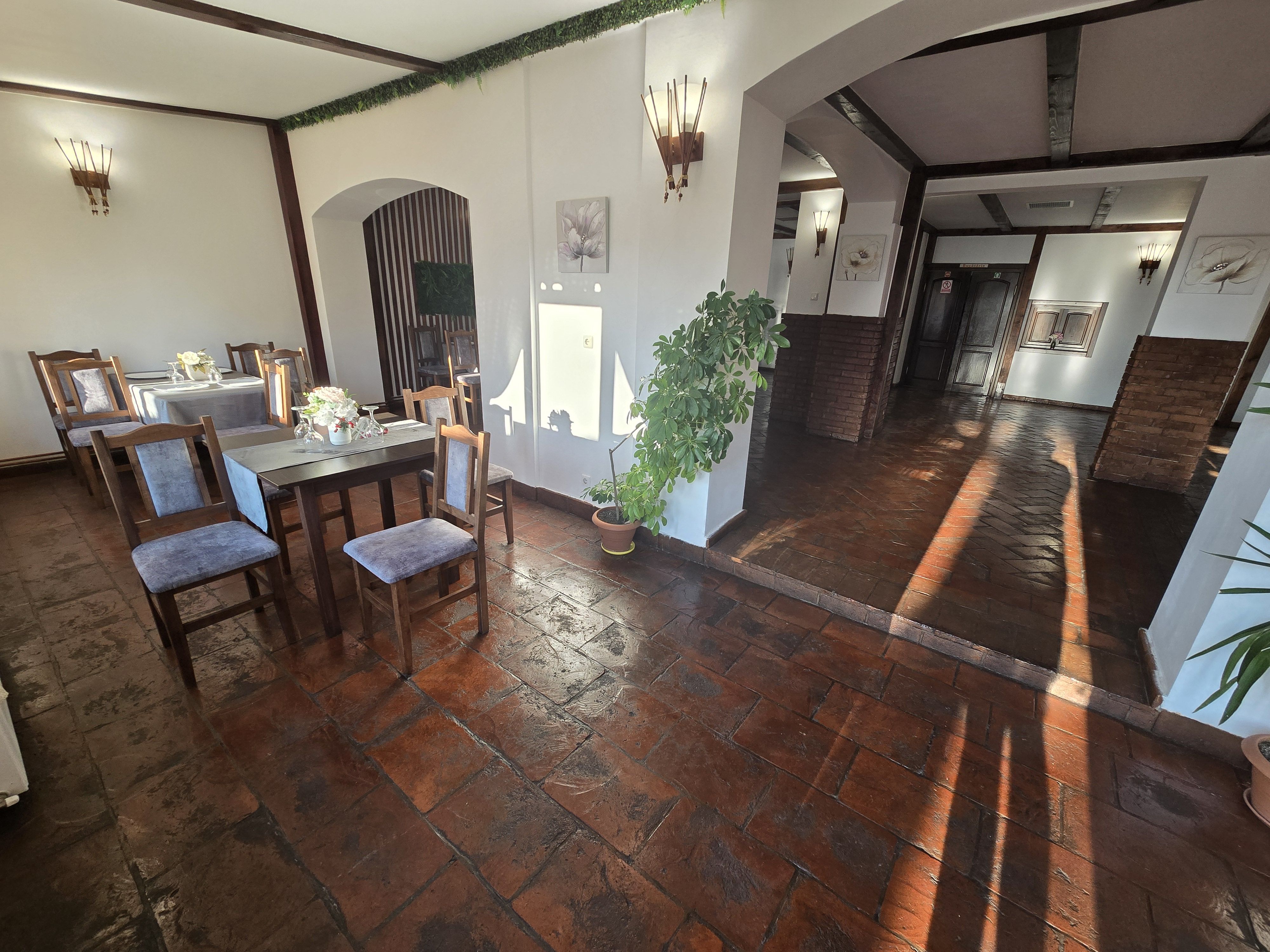 Restaurant 90 persoane+terasă 120 persoane,posibili asociere — fotografia 16
