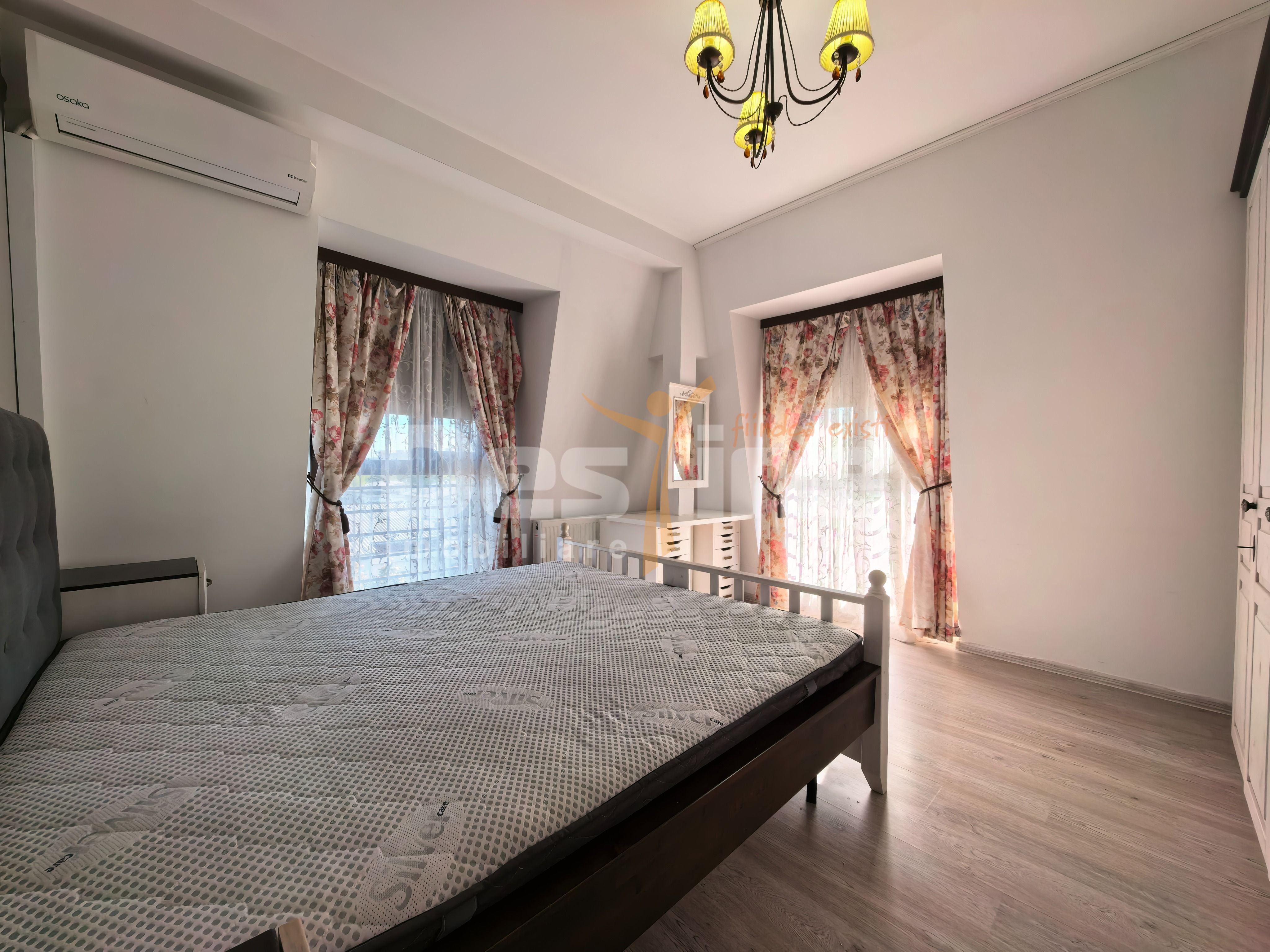 Apartament 3 camere 2 bai 85mp + 27mp terasă Nicolina 1 — fotografia 5