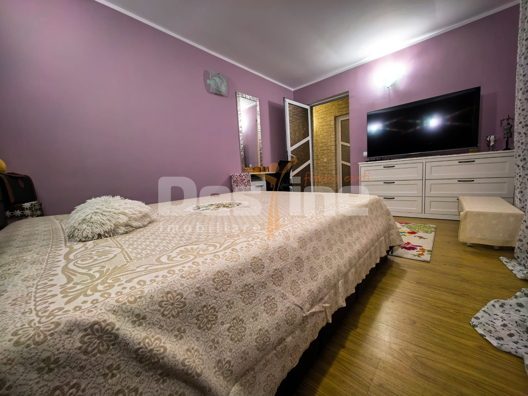 Vila cu etaj si mansarda, teren 7.200 mp, 1.550 mp intravilan — fotografia 5