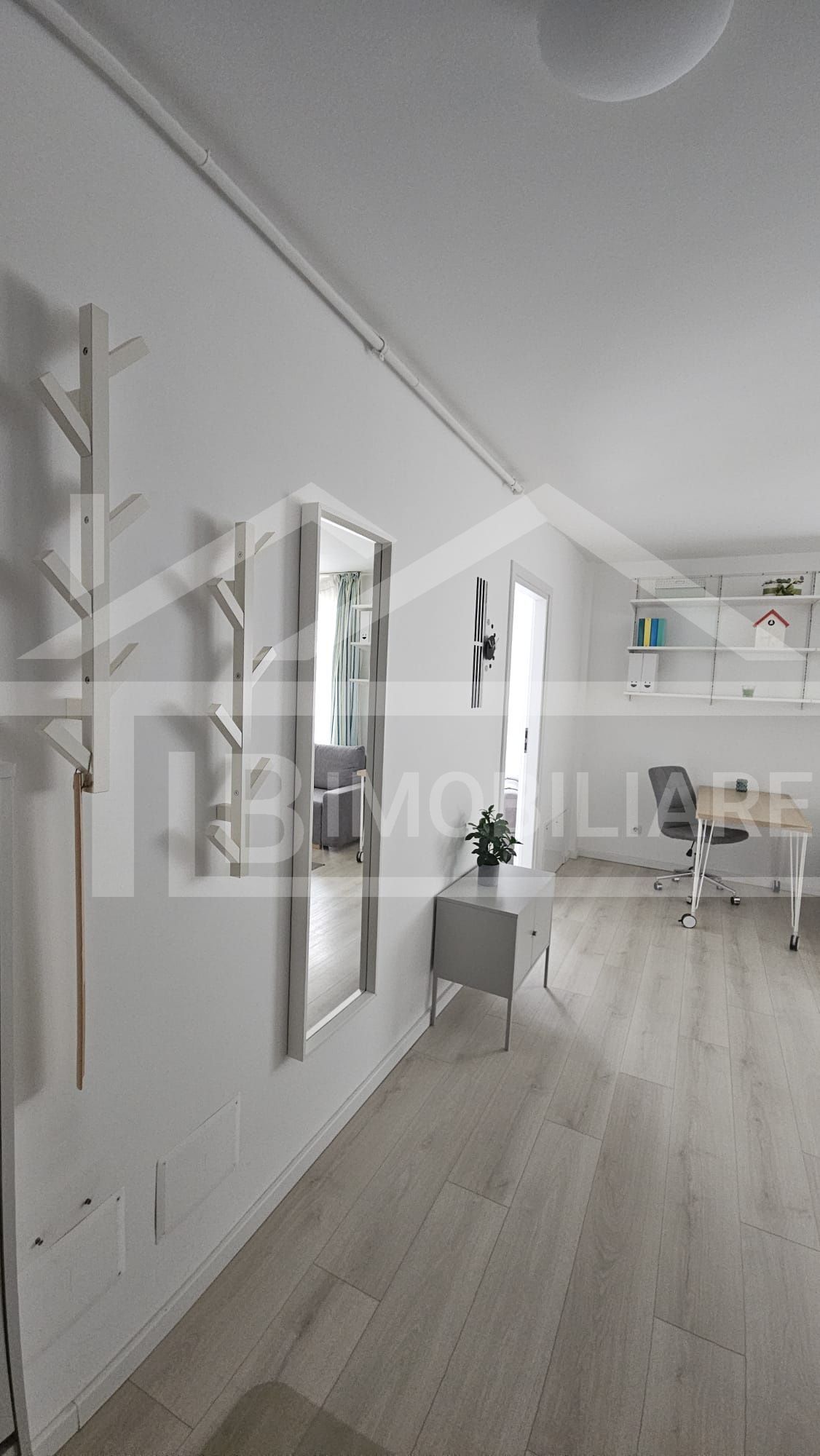 Apartament cu o camerea, 37mp, garaj , Zona Crinului Residence — fotografia 4