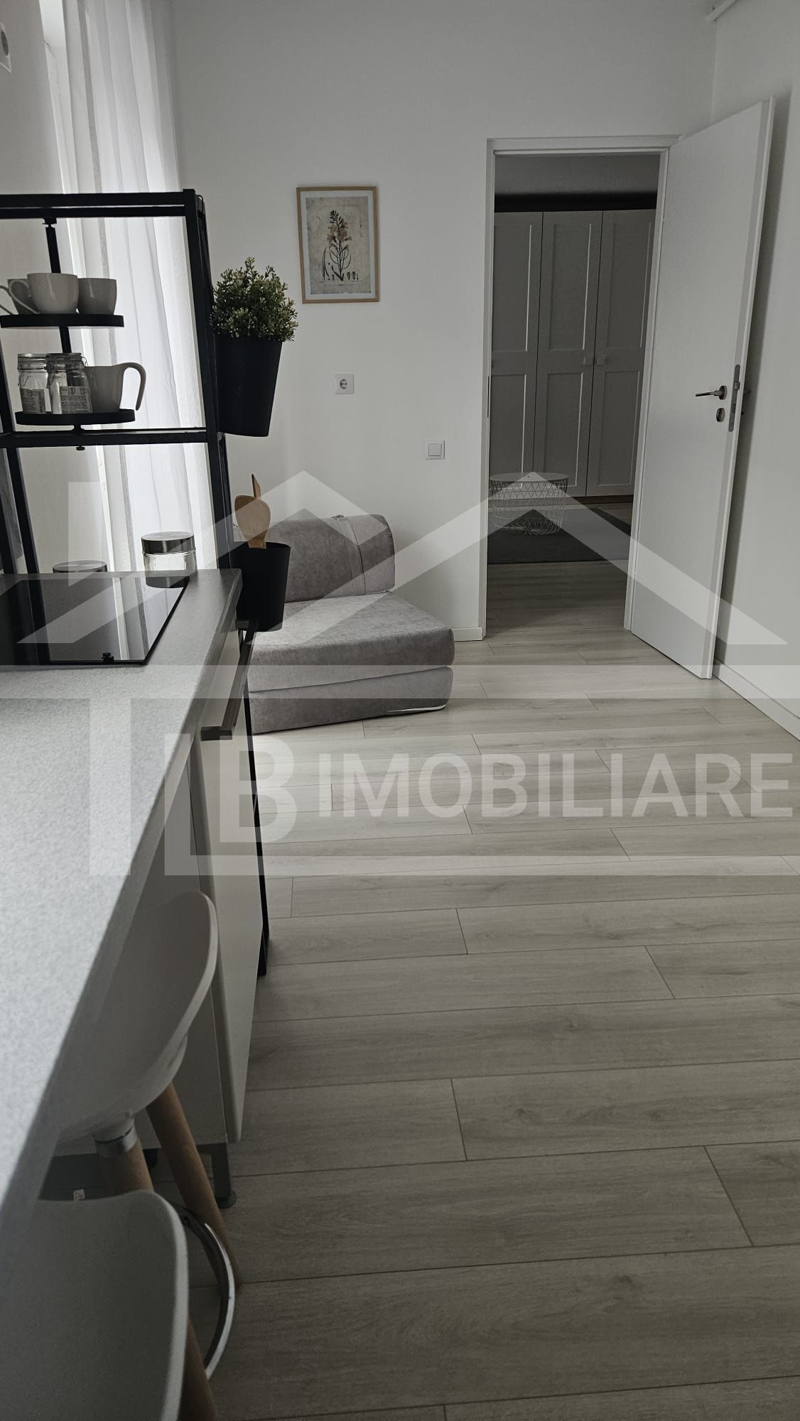 Apartament cu o camerea, 37mp, garaj , Zona Crinului Residence — fotografia 5