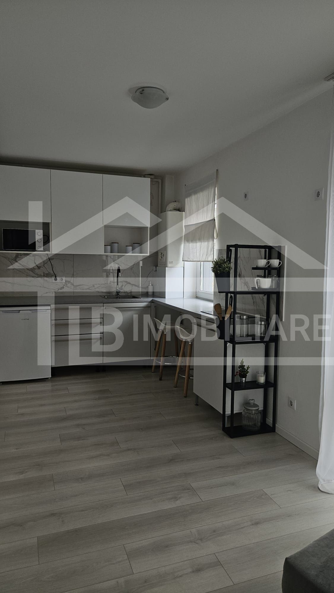Apartament cu o camerea, 37mp, garaj , Zona Crinului Residence — fotografia 6