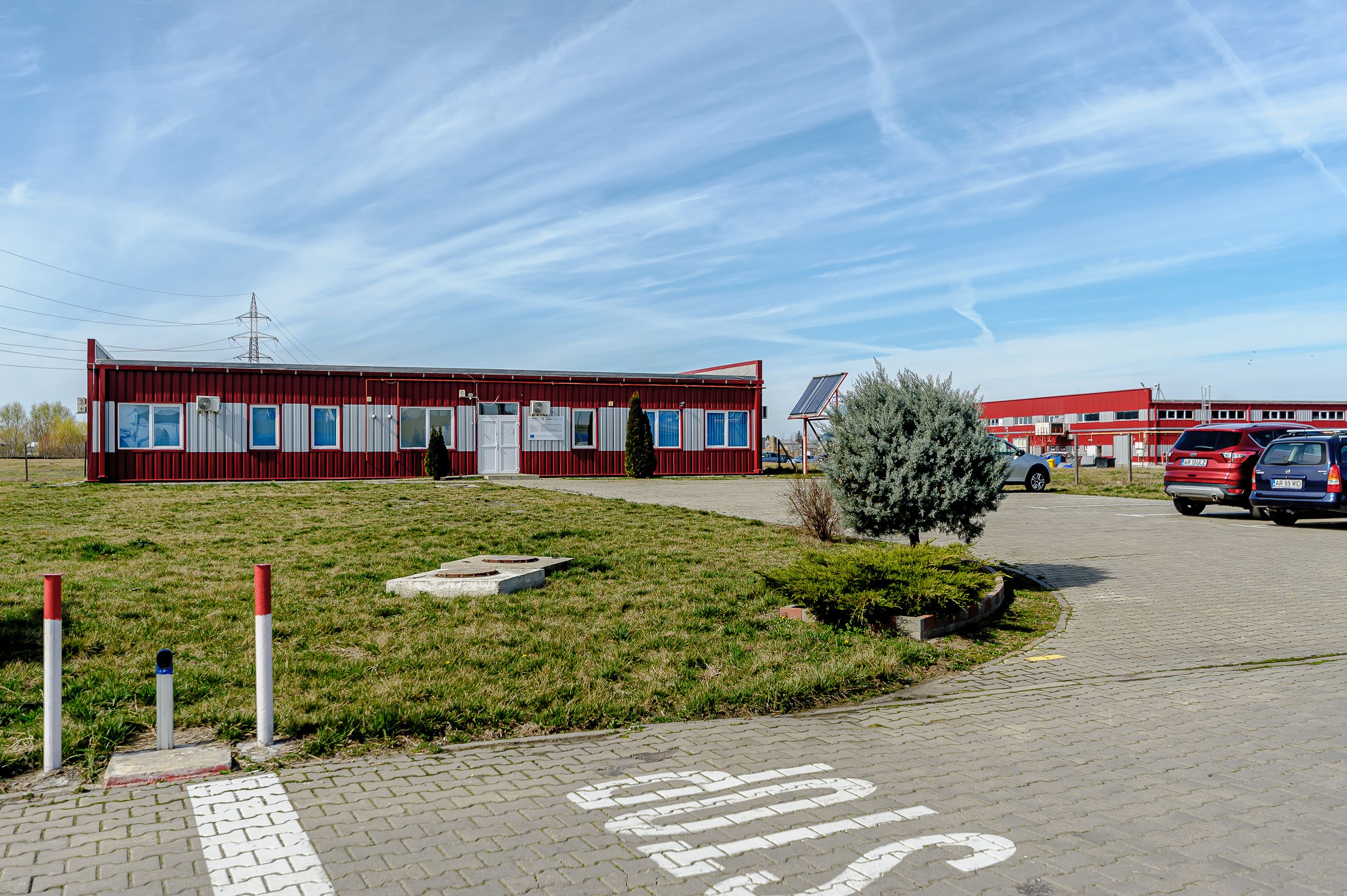 Clădire de birouri cu 12 parcări în incintă privată, UTA2, Arad — fotografia 6