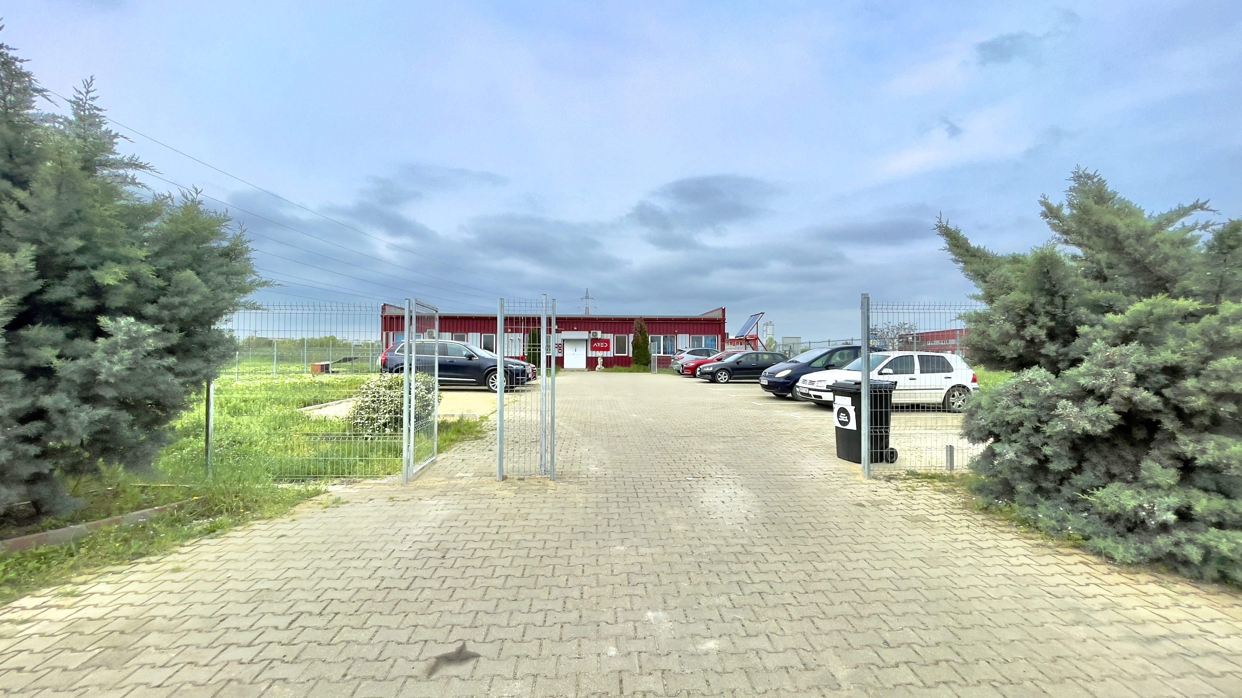 Clădire de birouri cu 12 parcări în incintă privată, UTA2, Arad — fotografia 8