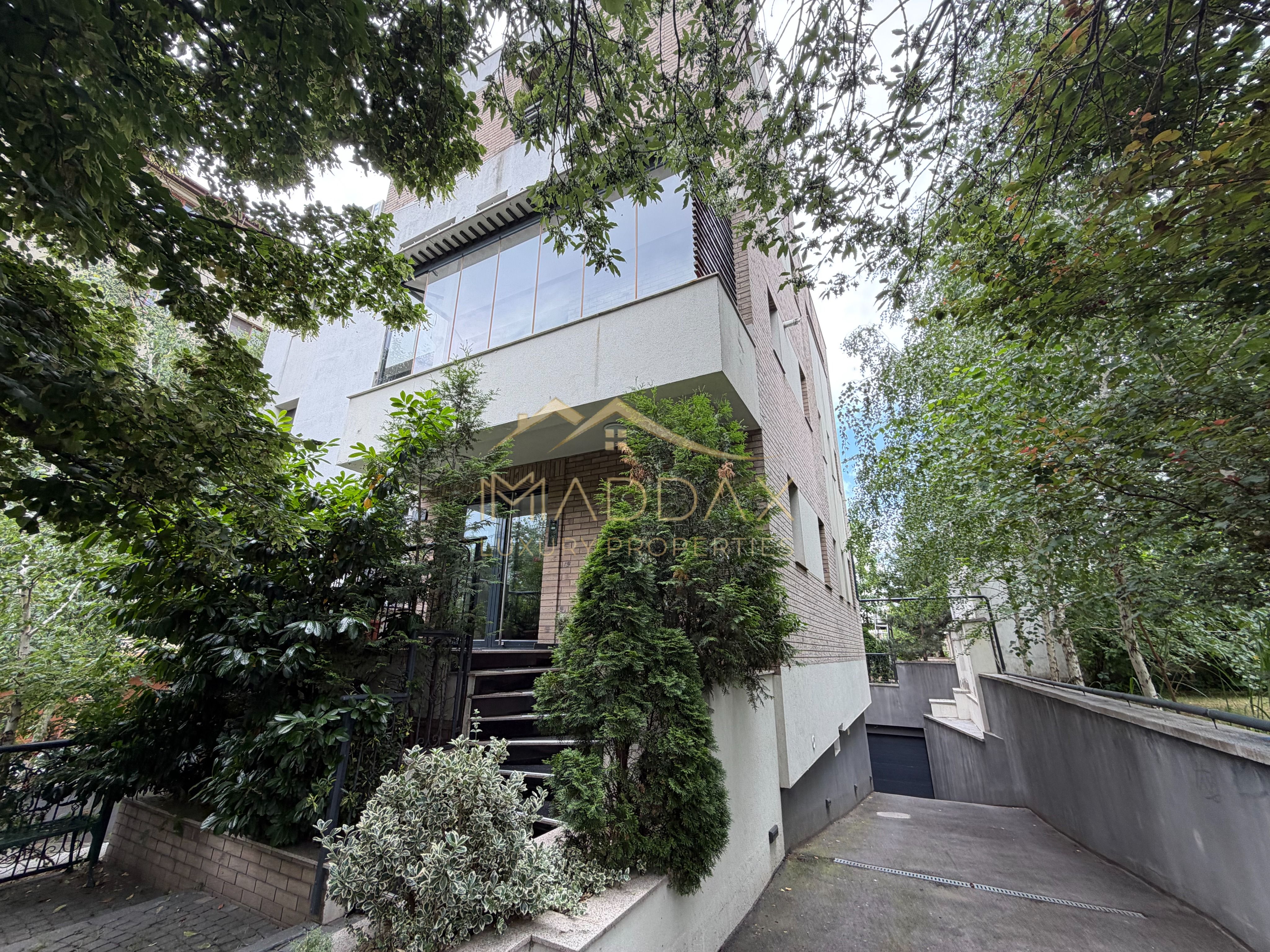 Apartament de tip Duplex 6 camere *250mp* + 2 Garaje // Herastrau — fotografia 3
