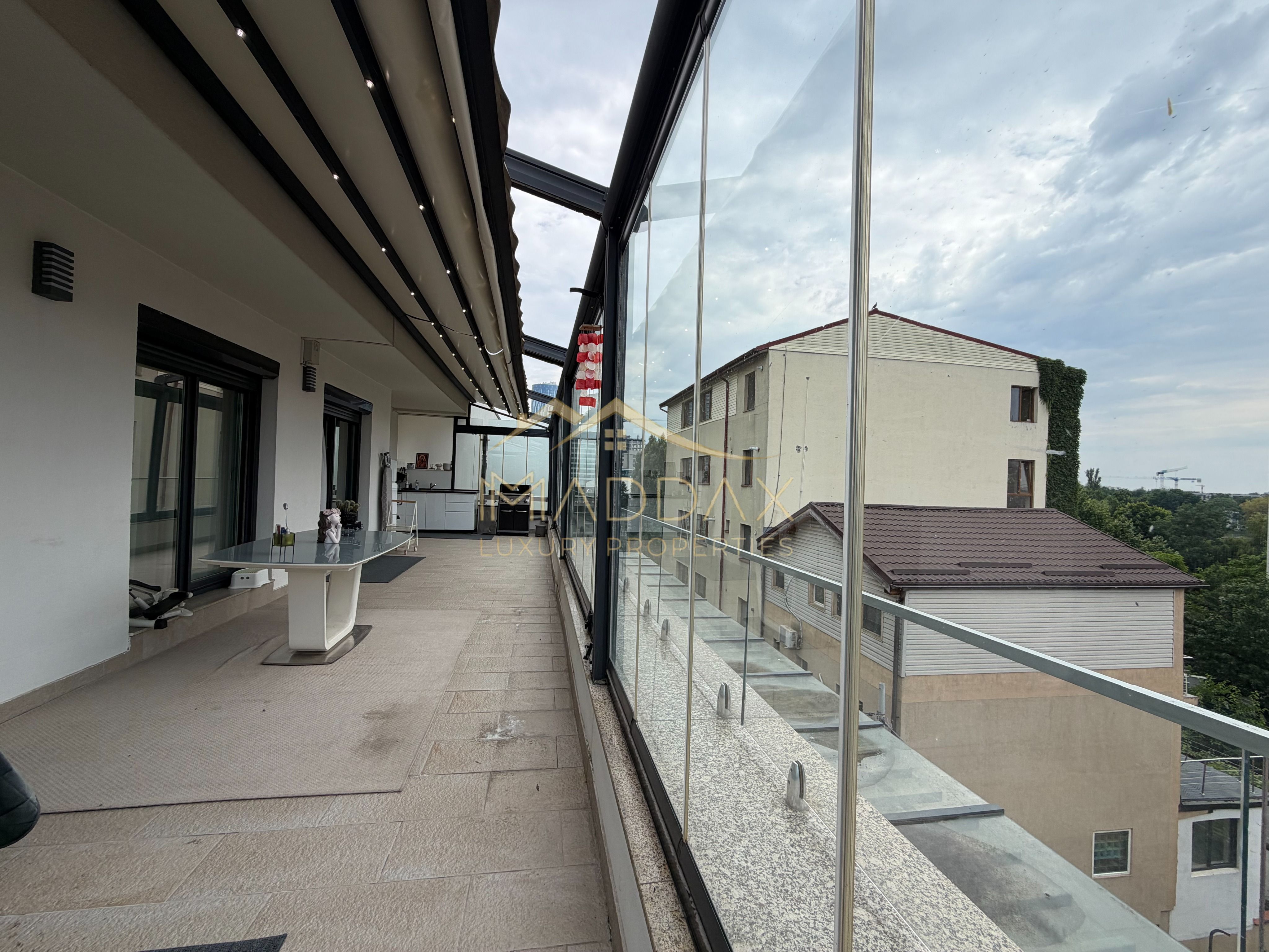 Apartament de tip Duplex 6 camere *250mp* + 2 Garaje // Herastrau — fotografia 37