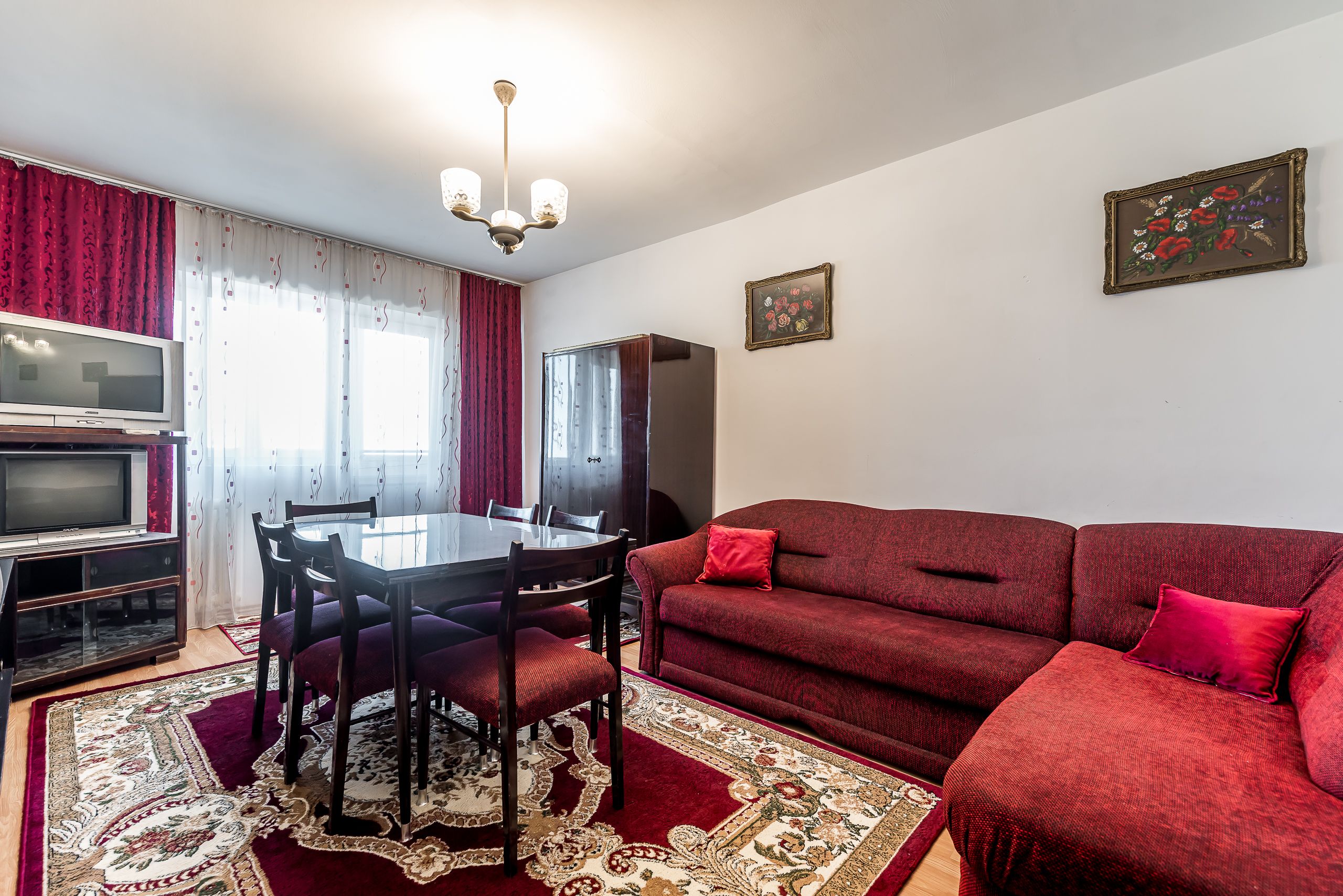 Apartament cu 3 camere în Podgoria Arad, vedere frumoasă, 2 balcoane — fotografia 3