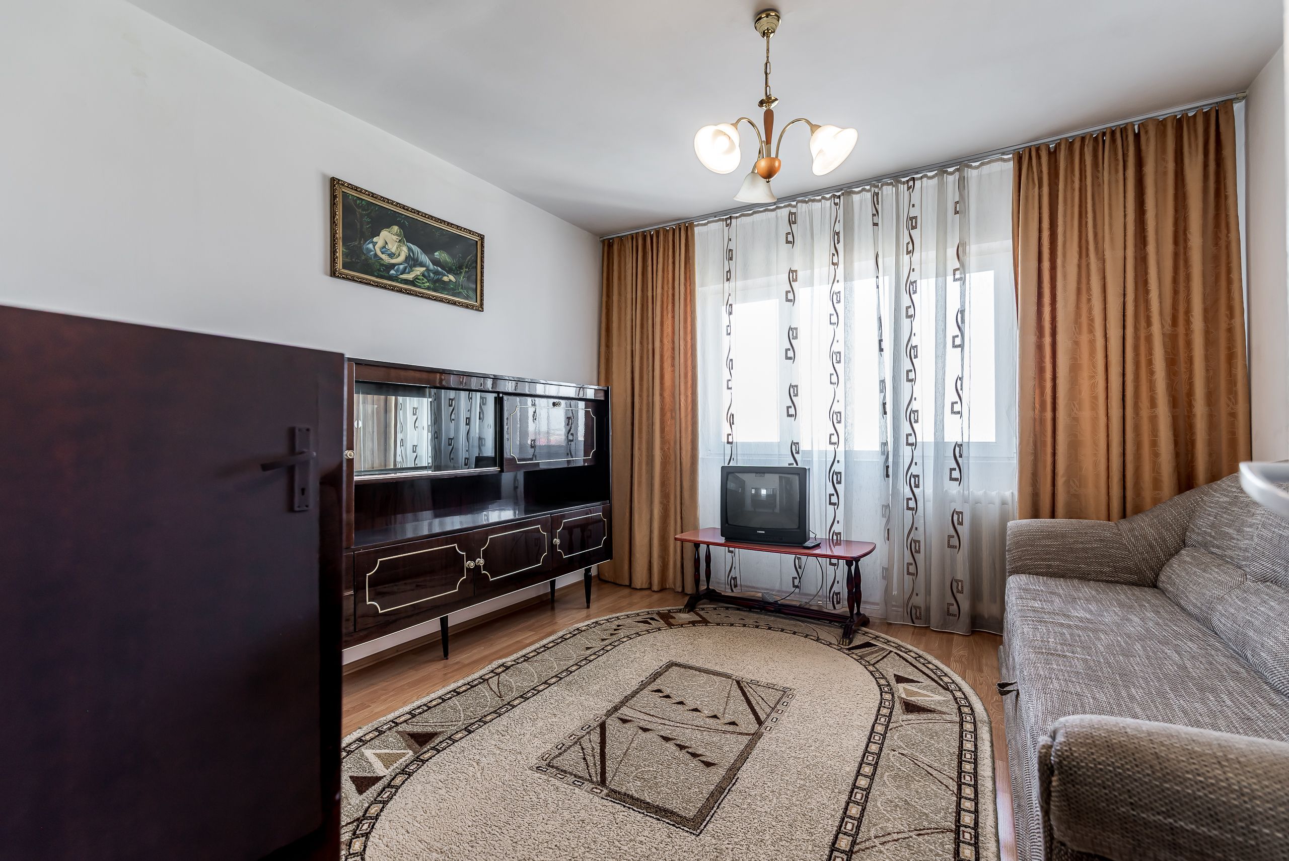 Apartament cu 3 camere în Podgoria Arad, vedere frumoasă, 2 balcoane — fotografia 4