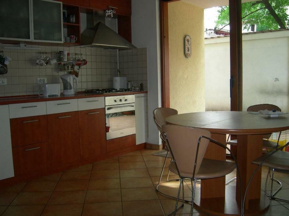 Vilă de vânzare în Sectorul 2, locuit plus potenţial pentru venit pasiv — fotografia 3