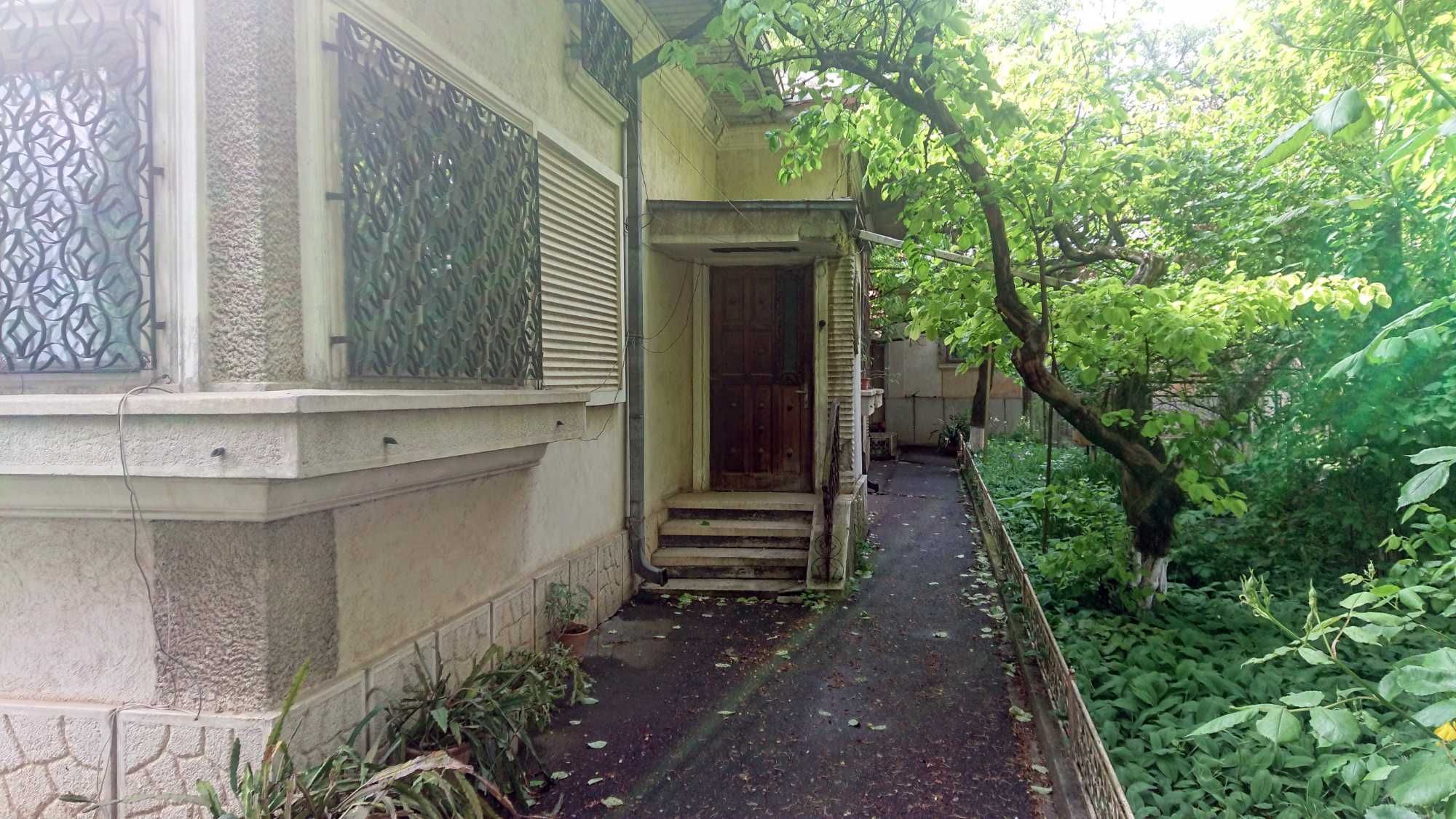 Vand casa tip vila, zona Copou — fotografia 4
