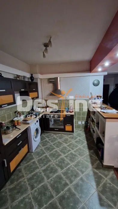 13 Septembrie | 2 cam | 85mp | dec | et 3 | bloc 2008 | 150.000 euro — fotografia 12