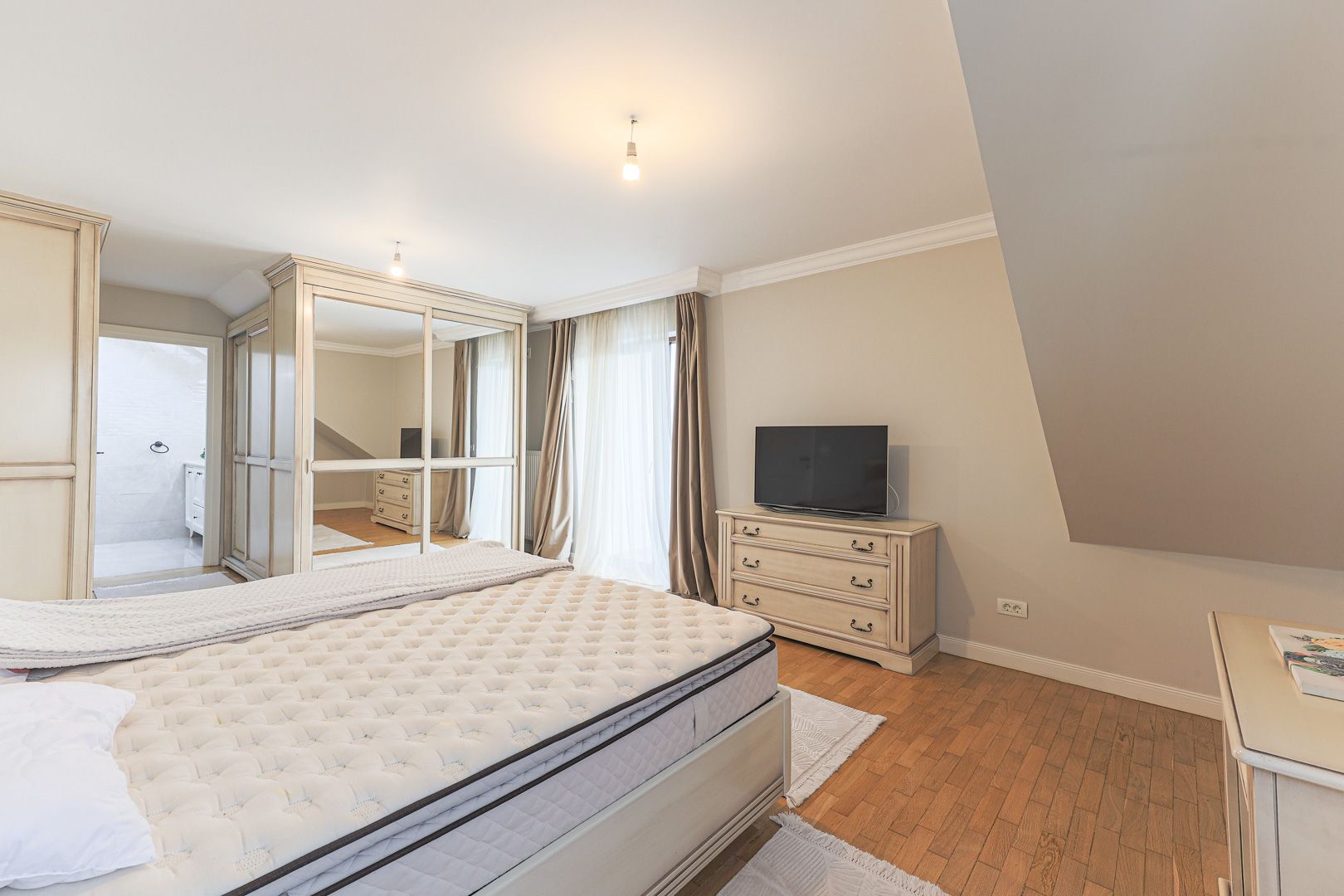 Casă premium în Subcetate, construcție nouă finisaje de lux Comision 0 — fotografia 11
