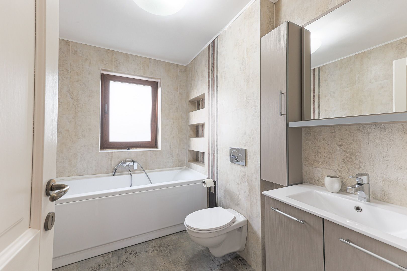 Casă premium în Subcetate, construcție nouă finisaje de lux Comision 0 — fotografia 12