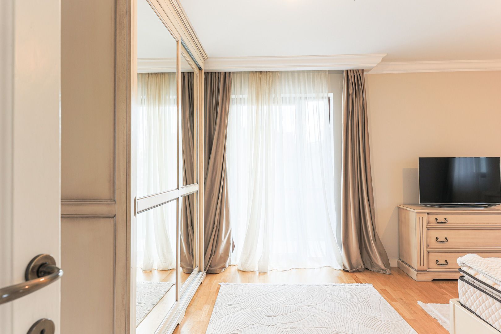 Casă premium în Subcetate, construcție nouă finisaje de lux Comision 0 — fotografia 14