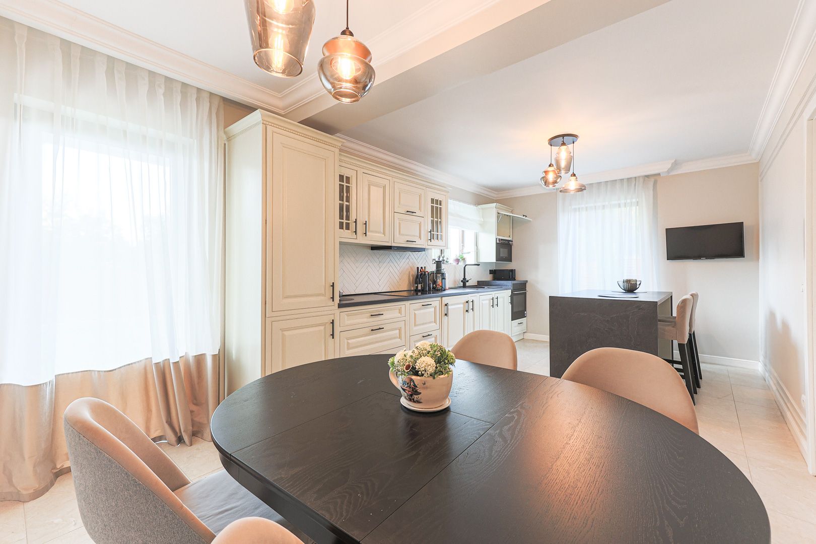 Casă premium în Subcetate, construcție nouă finisaje de lux Comision 0 — fotografia 15