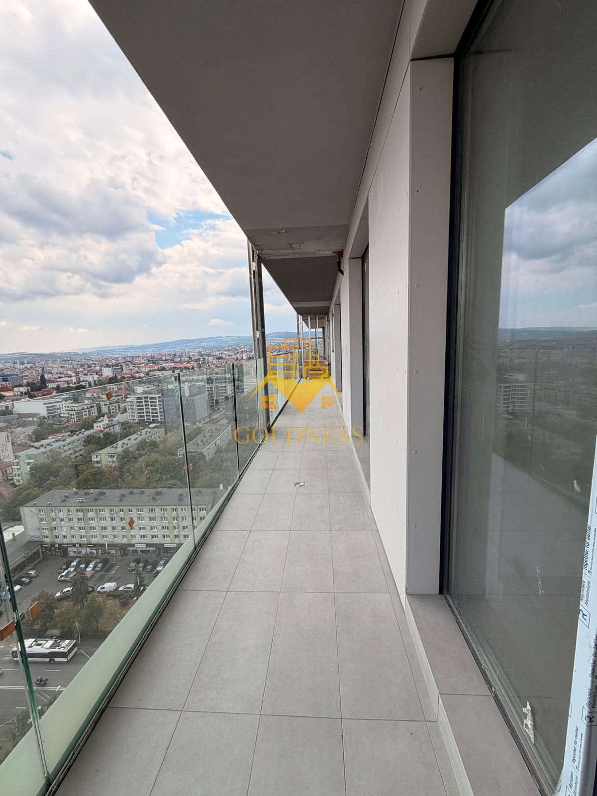 4 camere Centru ,Mihai Viteazu |94 mp et 18 parcare si TVA inclus | — fotografia 10