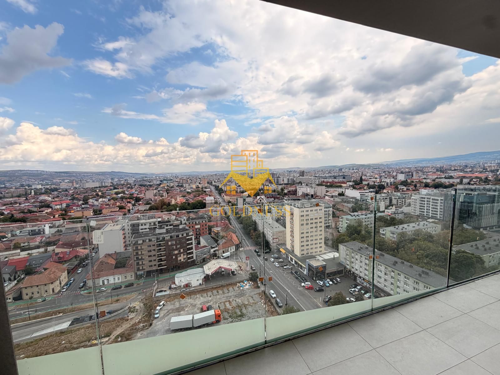 4 camere Centru ,Mihai Viteazu |94 mp et 18 parcare si TVA inclus | — fotografia 8