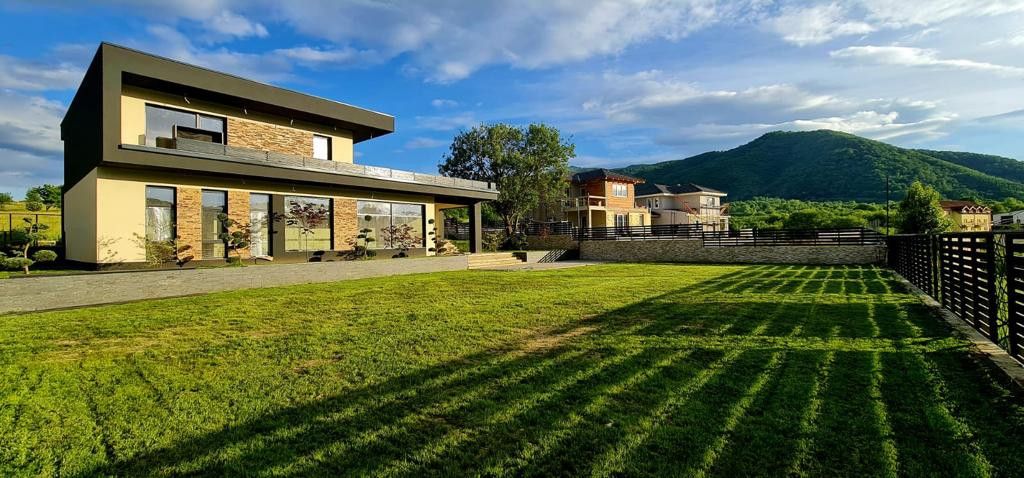 Casa individuala cu piscina 5 camere mobilata 1190mp teren langa Sibiu — fotografia 3