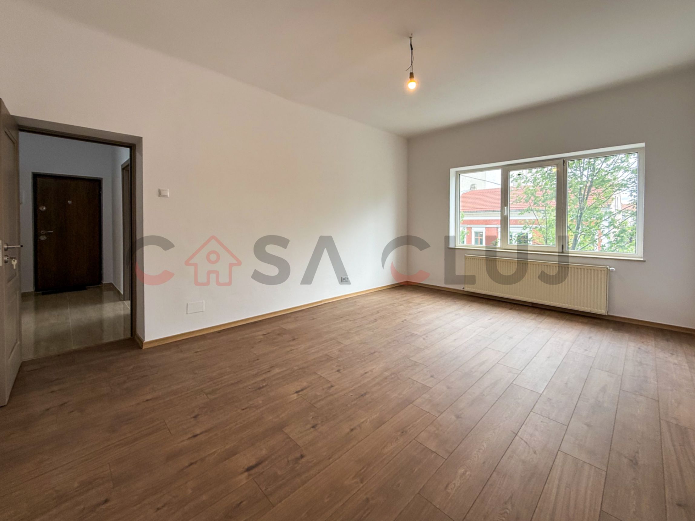 Apartament 3 camere, finisat modern, zona centrala