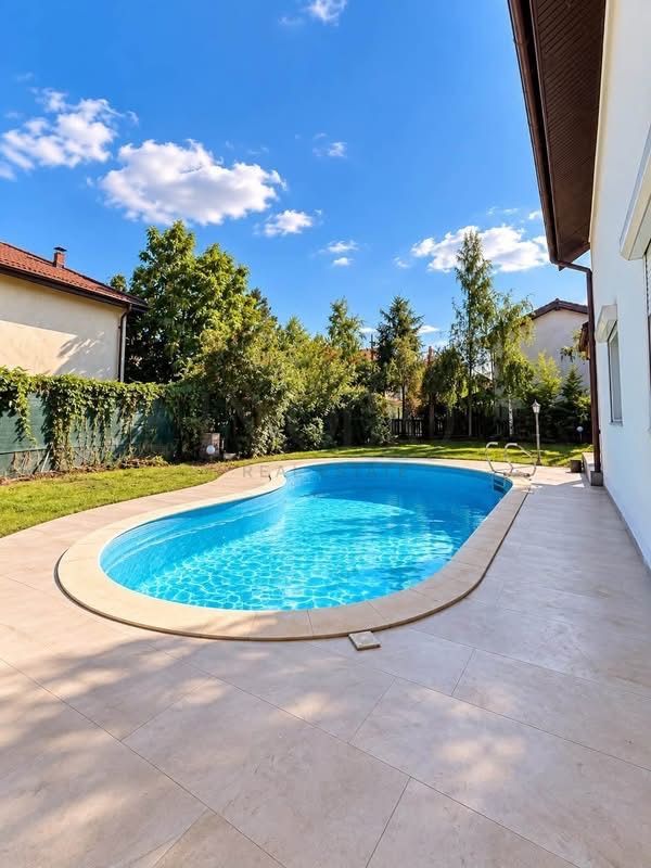 Vilă Premium cu Piscină Privată, Curte Generoasă și 5 Locuri — fotografia 6