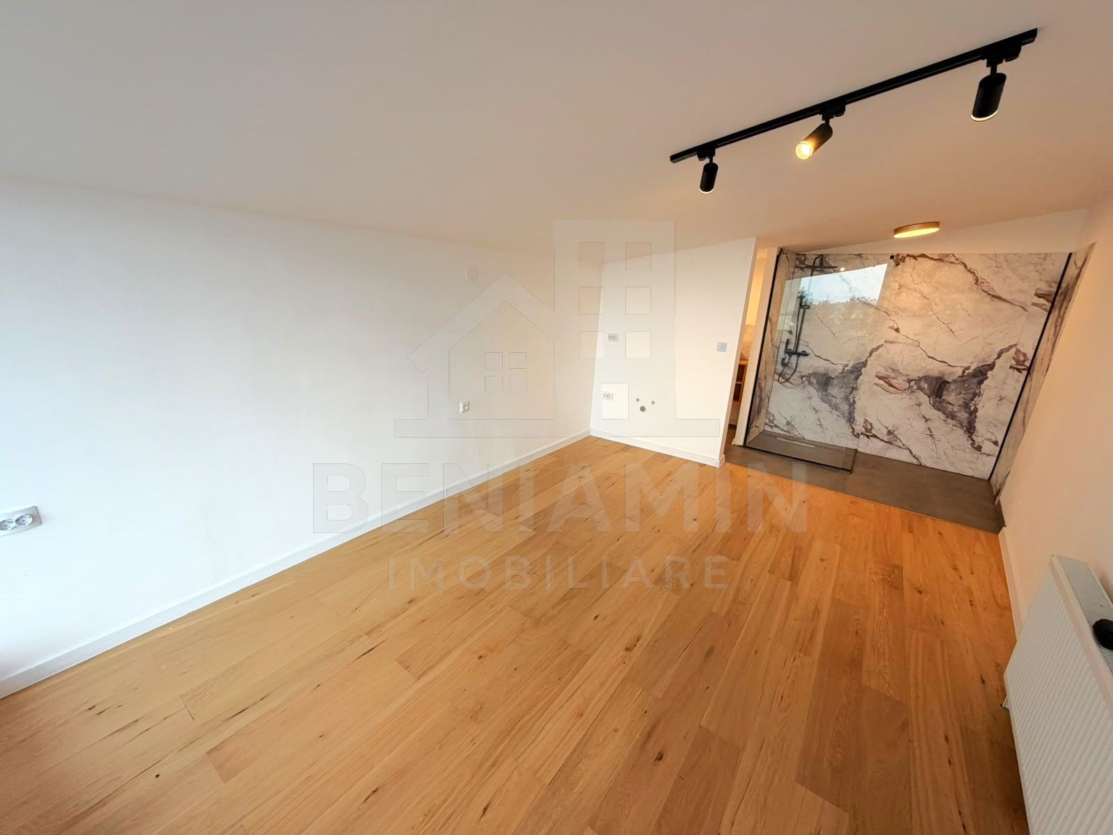 Casa renovata complet in Schei - Brasov cu Terasa Panoramica — fotografia 6