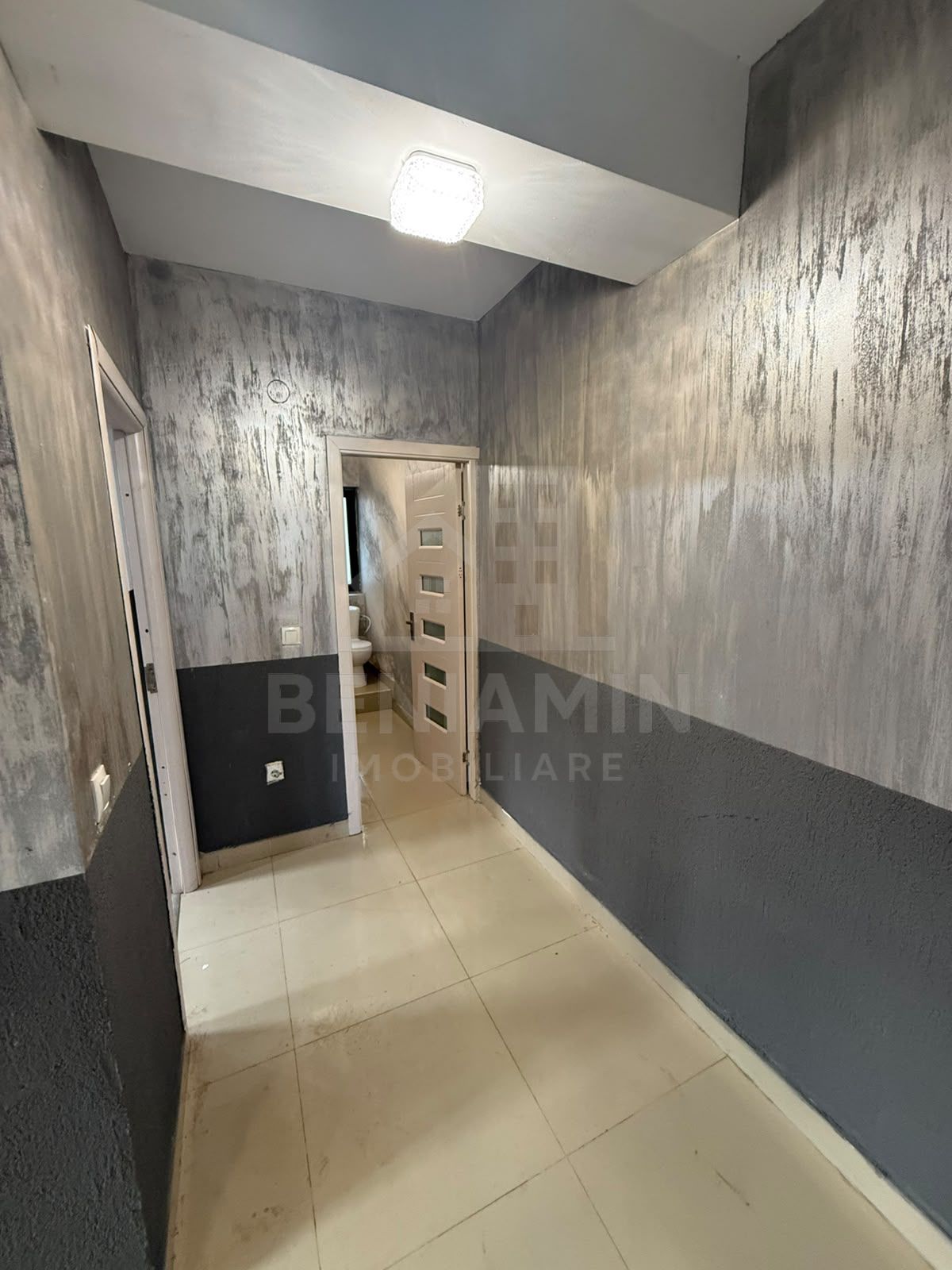 Apartament 2 camere-Bloc Nou-1 Mai-Centrala termica-48mp-Disponibil — fotografia 4