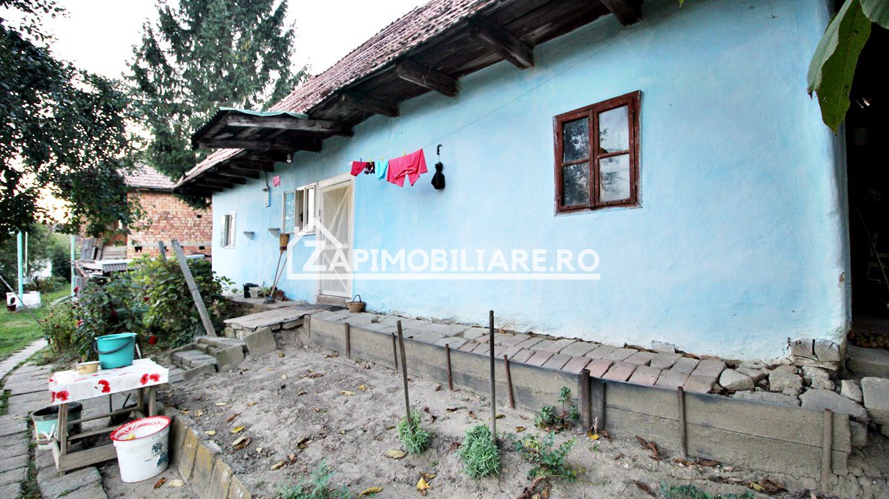 De vanzare 2 case cu 4.900 mp teren, Livezeni 0% comision — fotografia 8