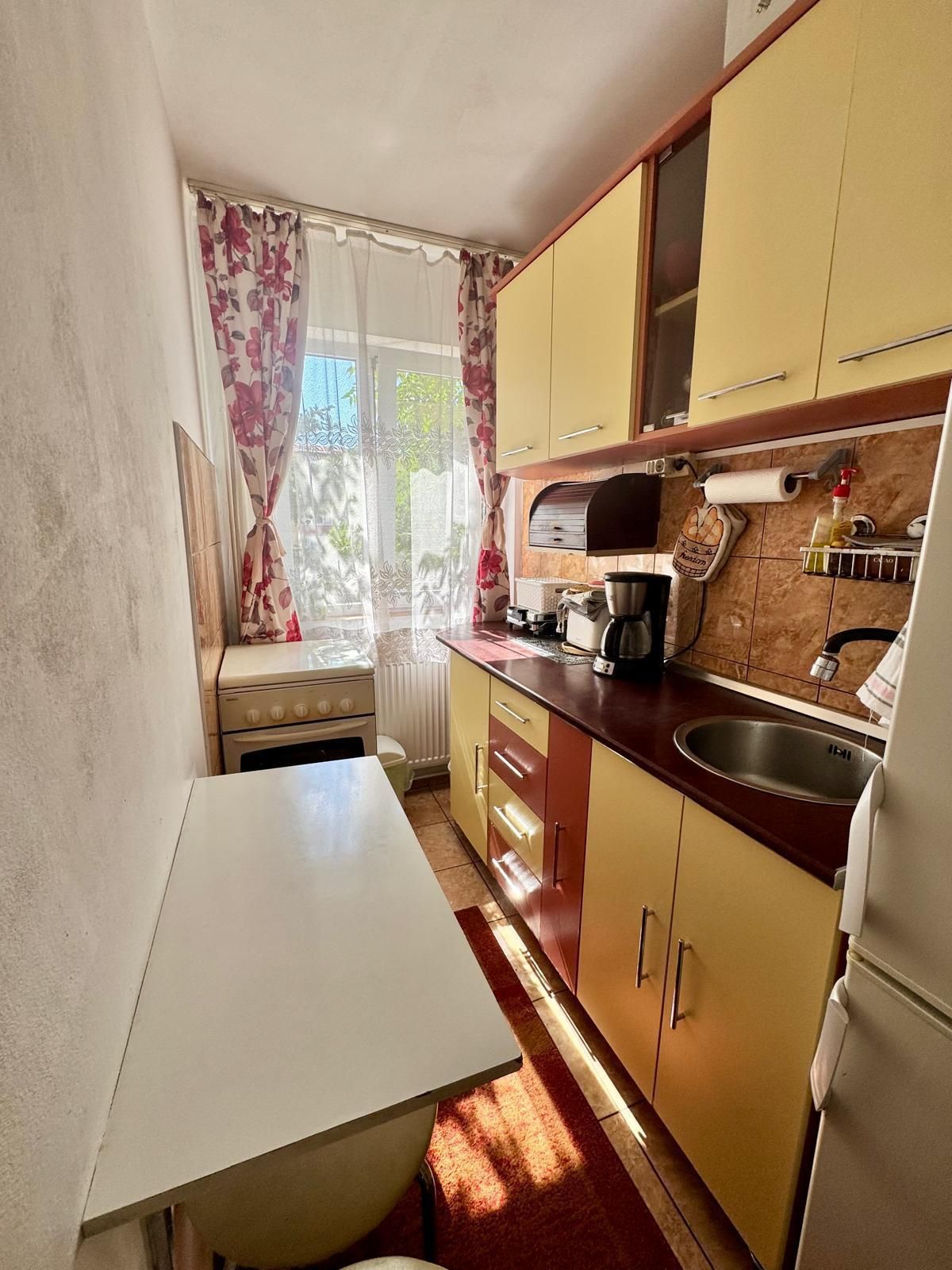 Apartament cu 2 camere, balcon și bucătărie separată — fotografia 2