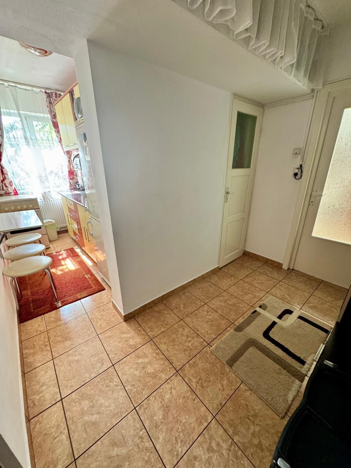 Apartament cu 2 camere, balcon și bucătărie separată — fotografia 3