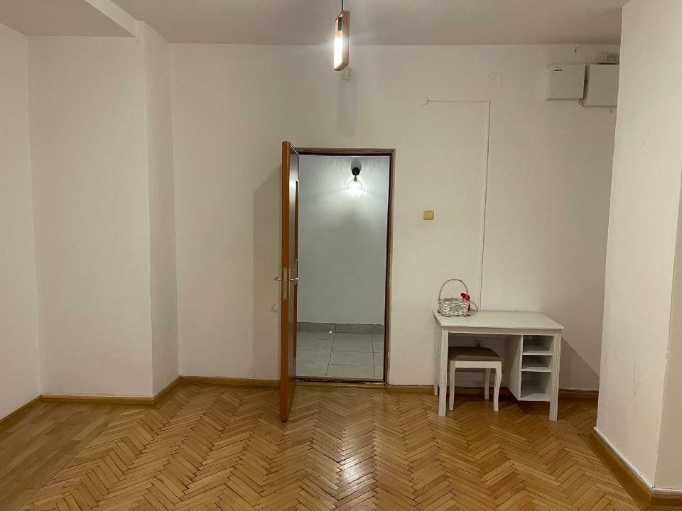 Ag BRASADAS închiriază BIROU 4 cam 120 mp Piaţa Romană. — fotografia 2
