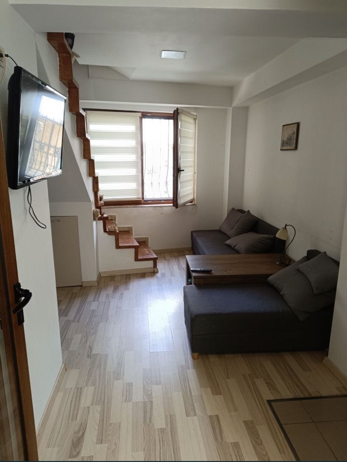 Ap mic si cochet in Piata Ovidiu — fotografia 3