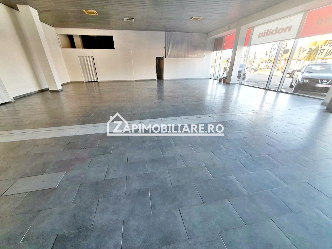 Spatiu Comercial 200 mp.2 băi,zona Ambiet cu parcare