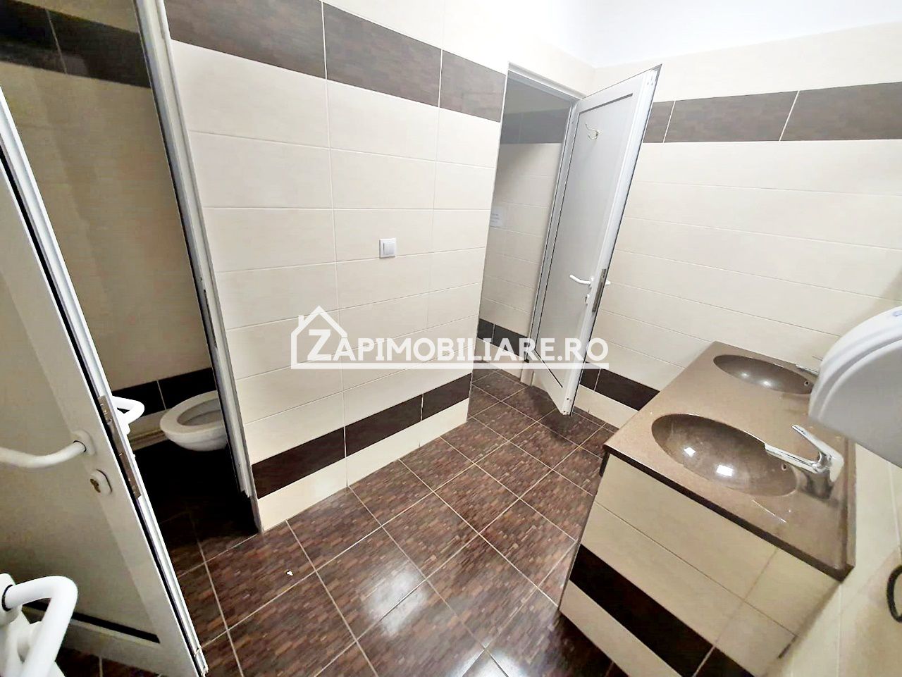 Spatiu Comercial 200 mp.2 băi,zona Ambiet cu parcare — fotografia 5