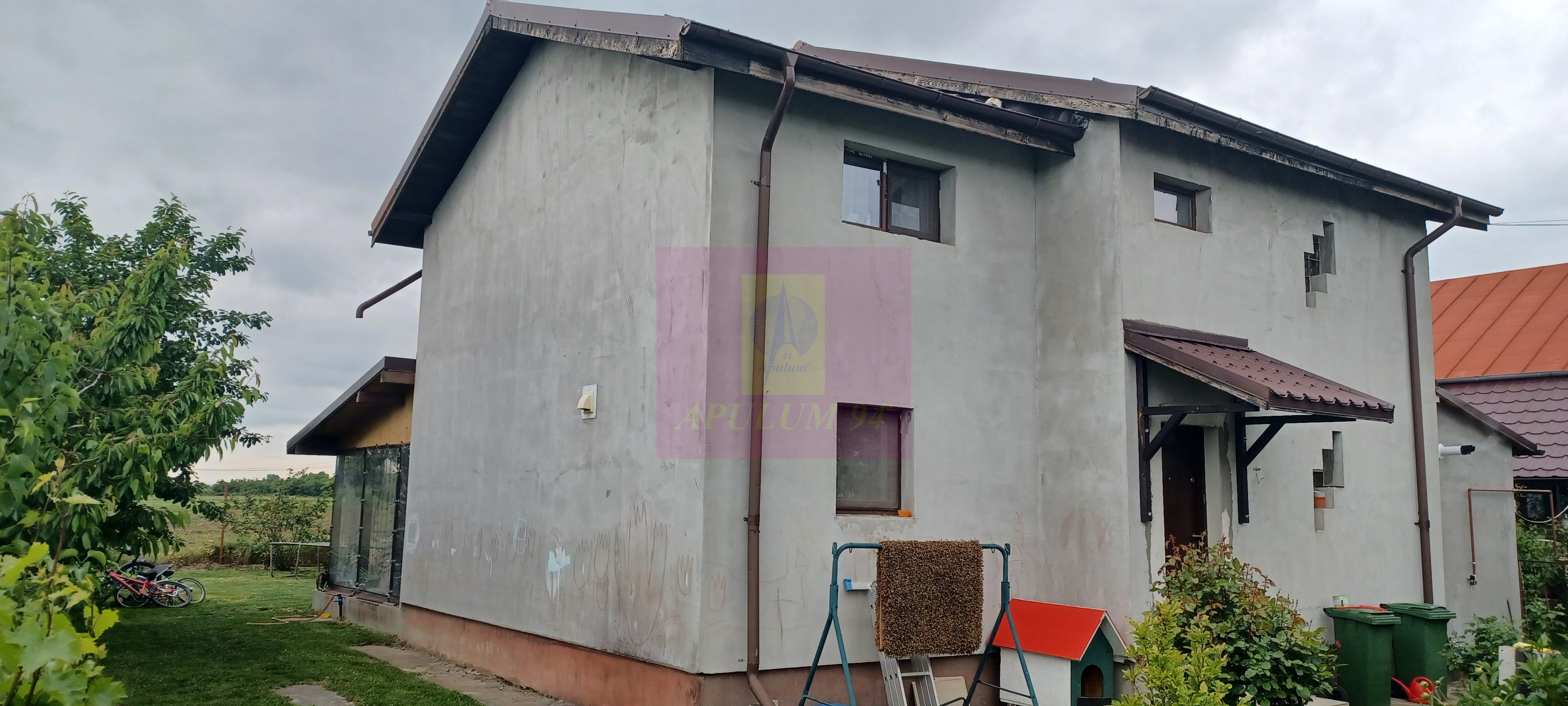 Săbăreni, casă 2011, P+M 4 camere + dependințe, curte 500 mp — fotografia 5
