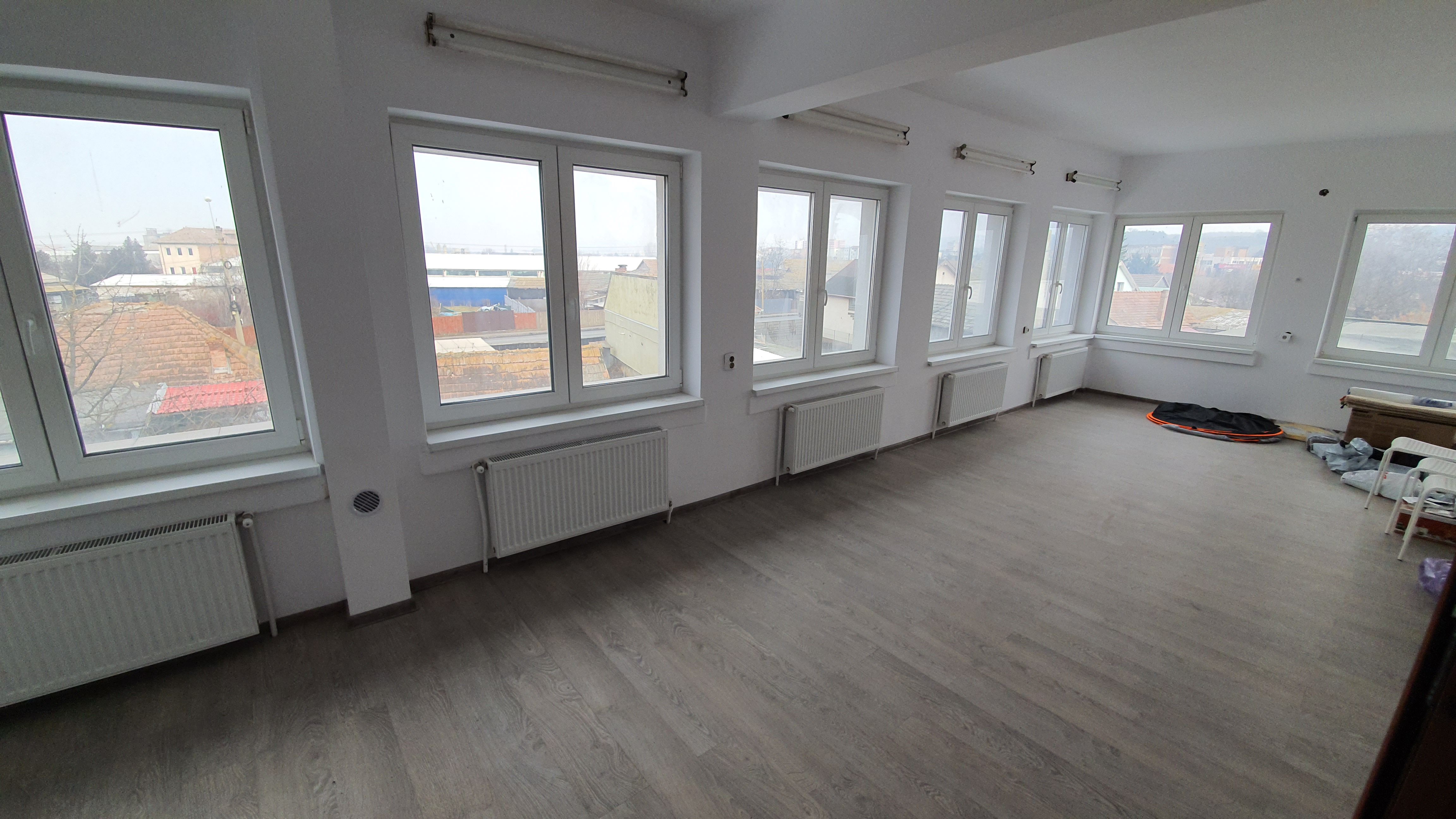 Spatii birouri,recent renovate si mobilate — fotografia 10
