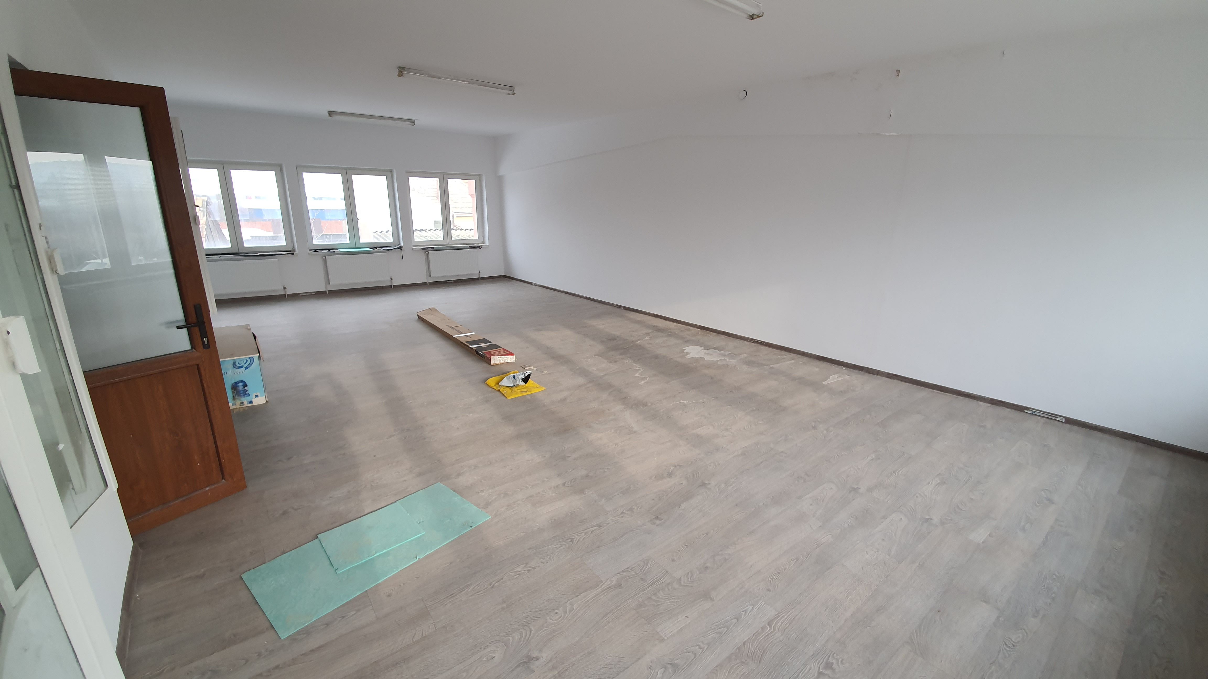 Spatii birouri,recent renovate si mobilate — fotografia 11