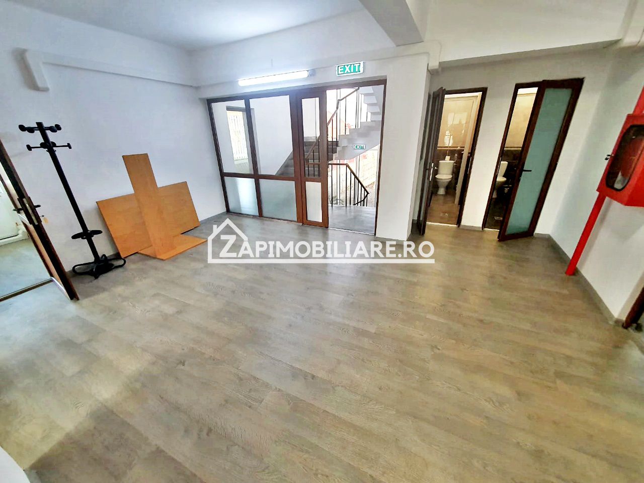 Spatii birouri,recent renovate si mobilate — fotografia 4