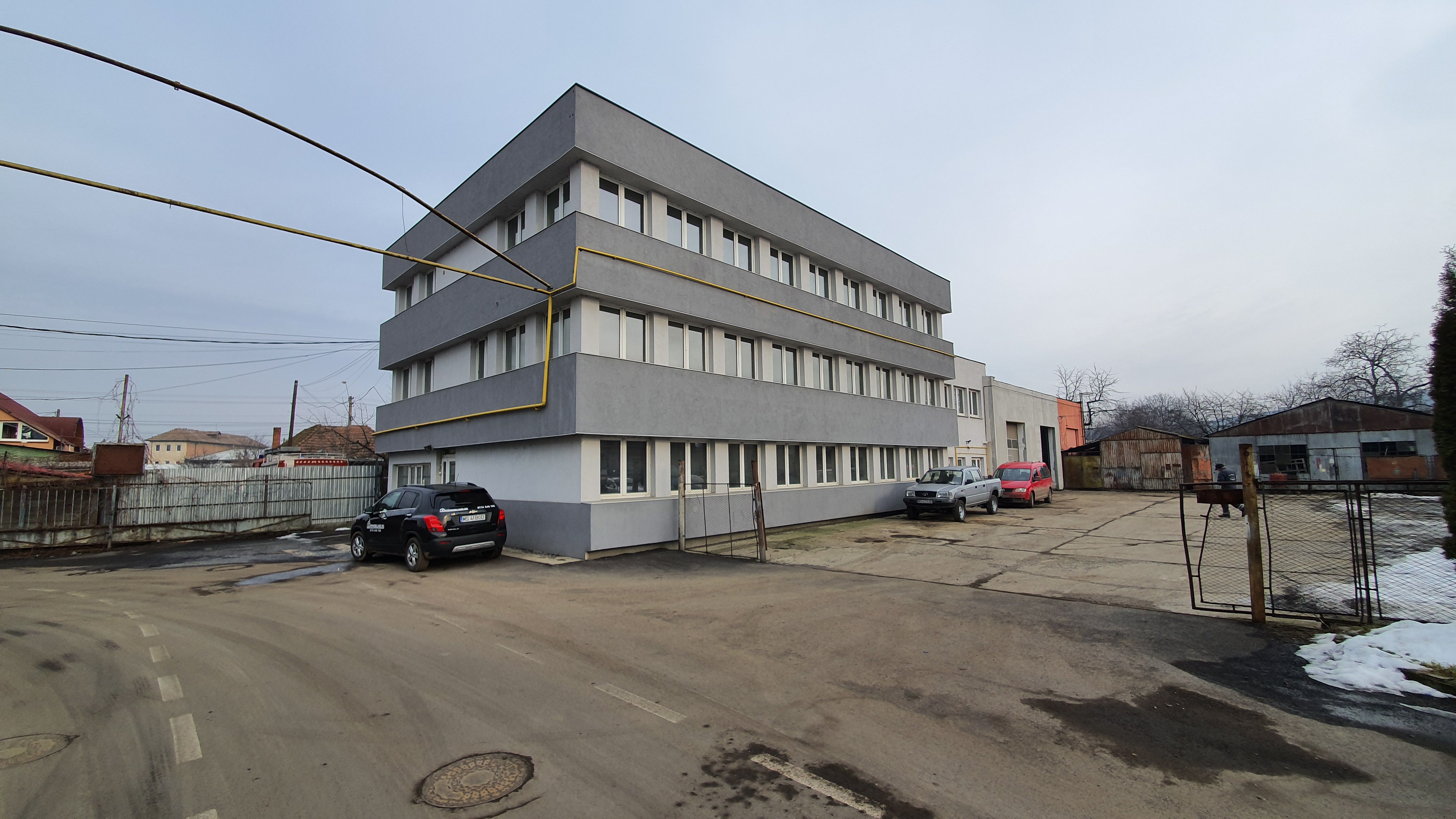 Spatii birouri,recent renovate si mobilate — fotografia 9