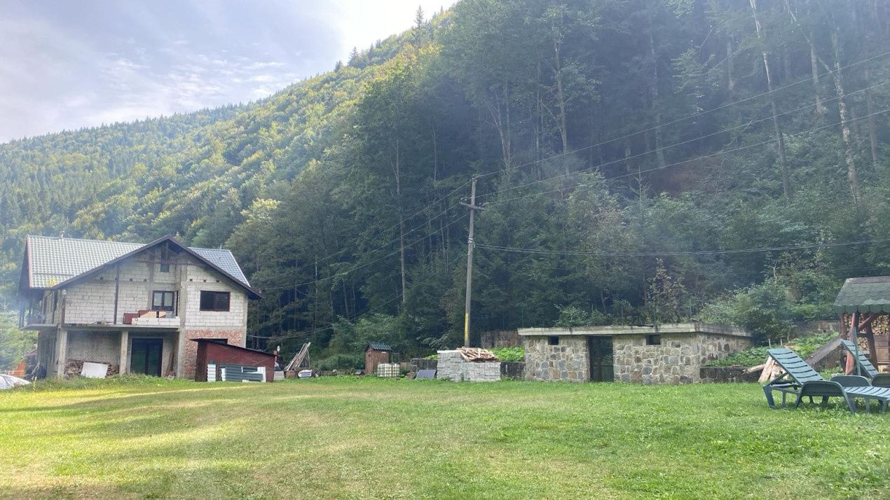 Pensiune montana cu 3200 mp teren in Bicaz, judet Neamt — fotografia 11