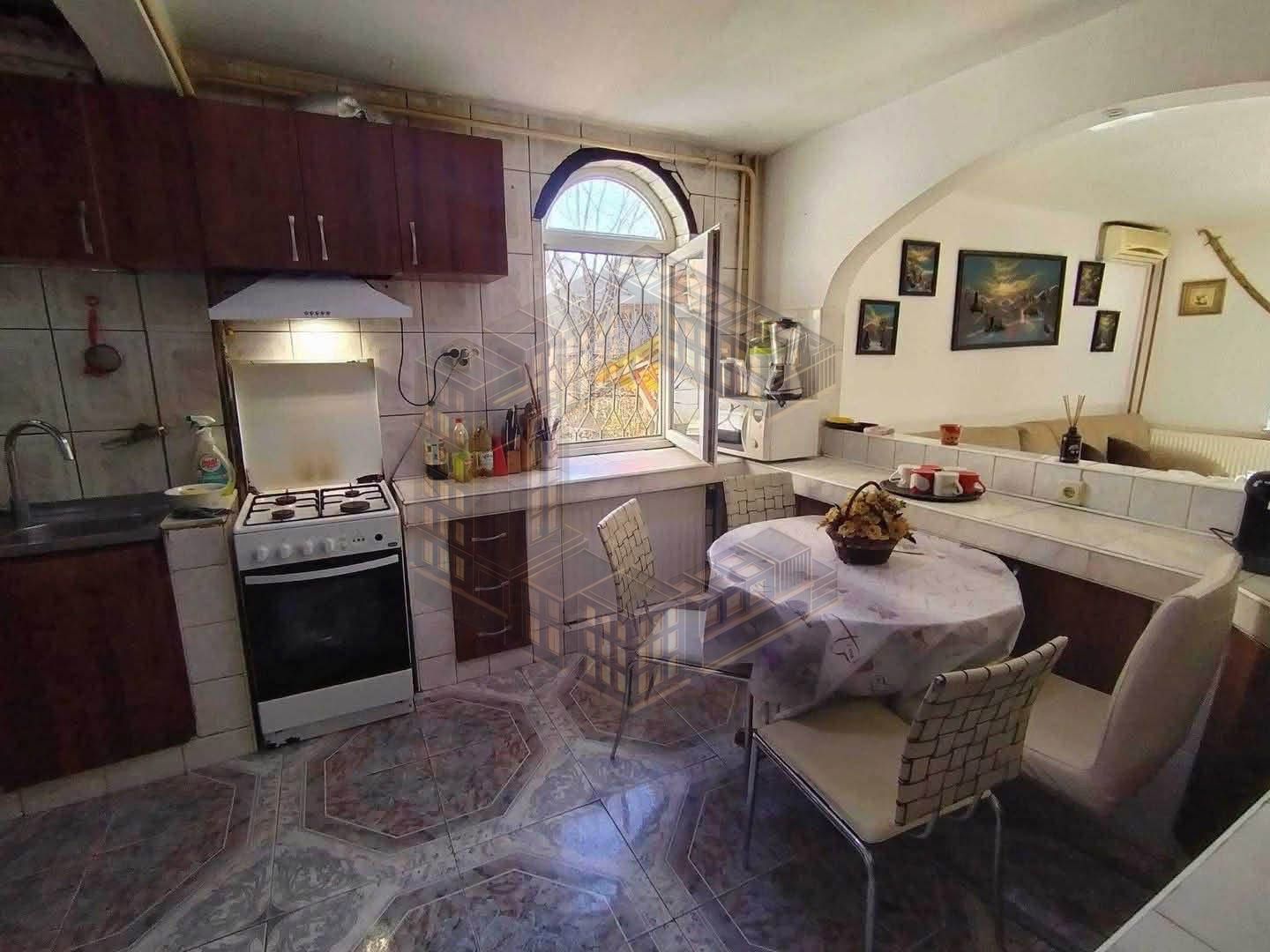 Apartament cu 3 camere, decomandat, centrala,de vânzare, Girocului — fotografia 3