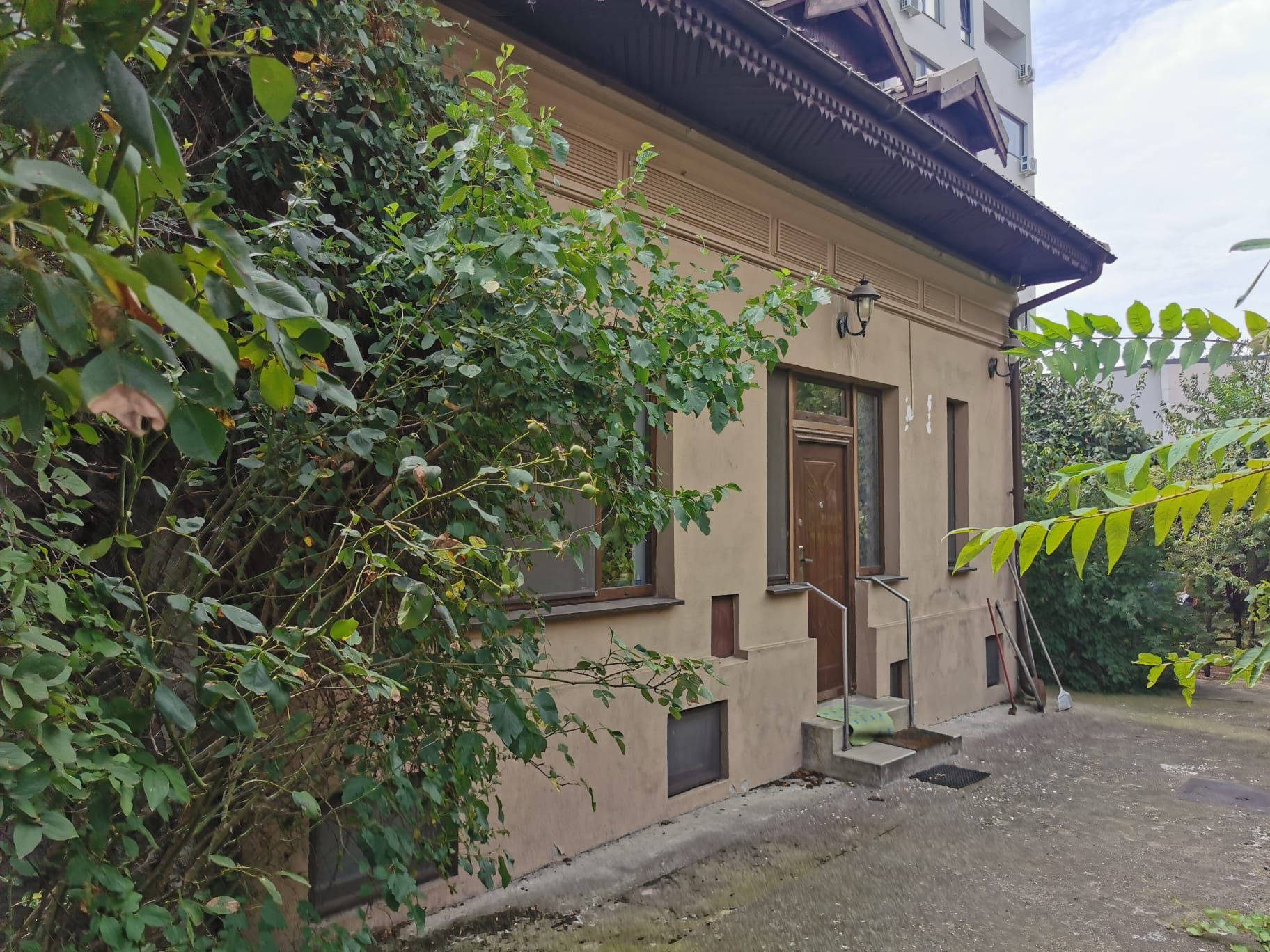Cel mai ieftin teren central! -  strada Acvila nr 16.  -13 Septembrie — fotografia 5